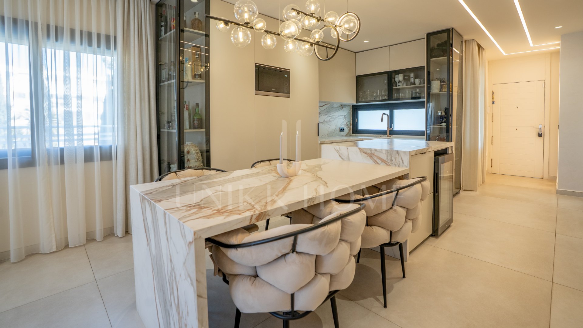 Exquisite Luxury Apartment with Expansive Terrace and Smart Home Features