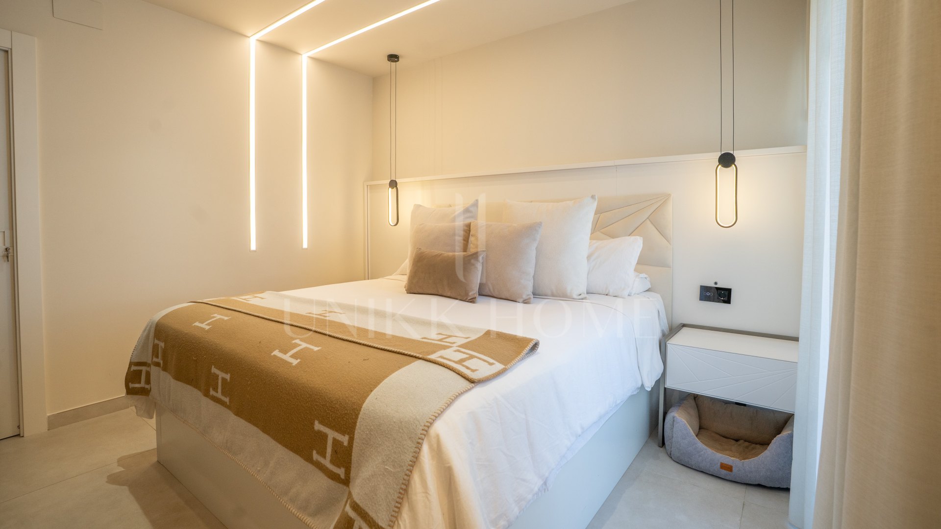 Exquisite Luxury Apartment with Expansive Terrace and Smart Home Features