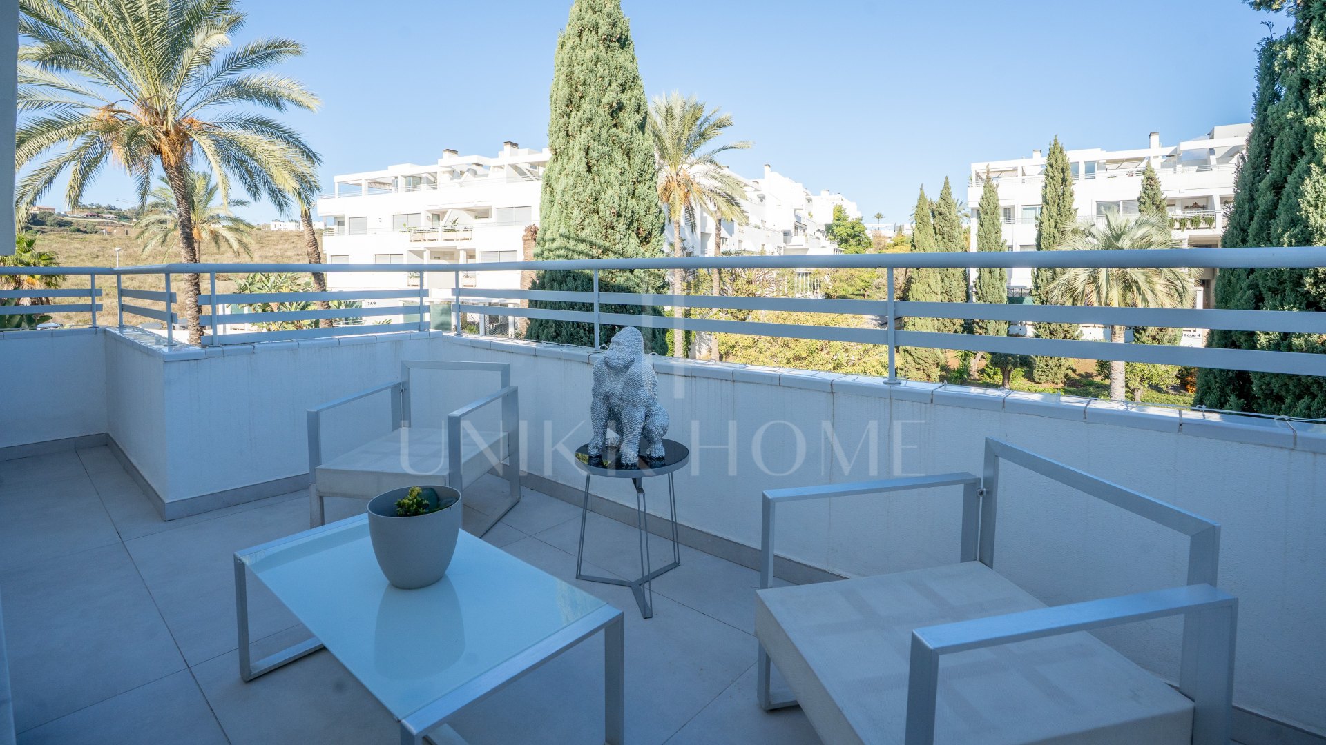 Exquisite Luxury Apartment with Expansive Terrace and Smart Home Features