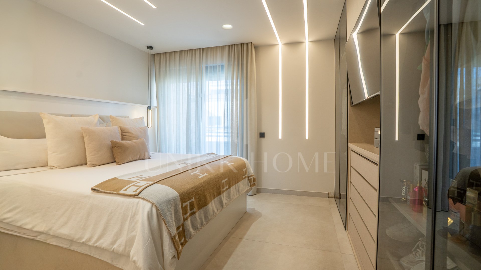 Exquisite Luxury Apartment with Expansive Terrace and Smart Home Features