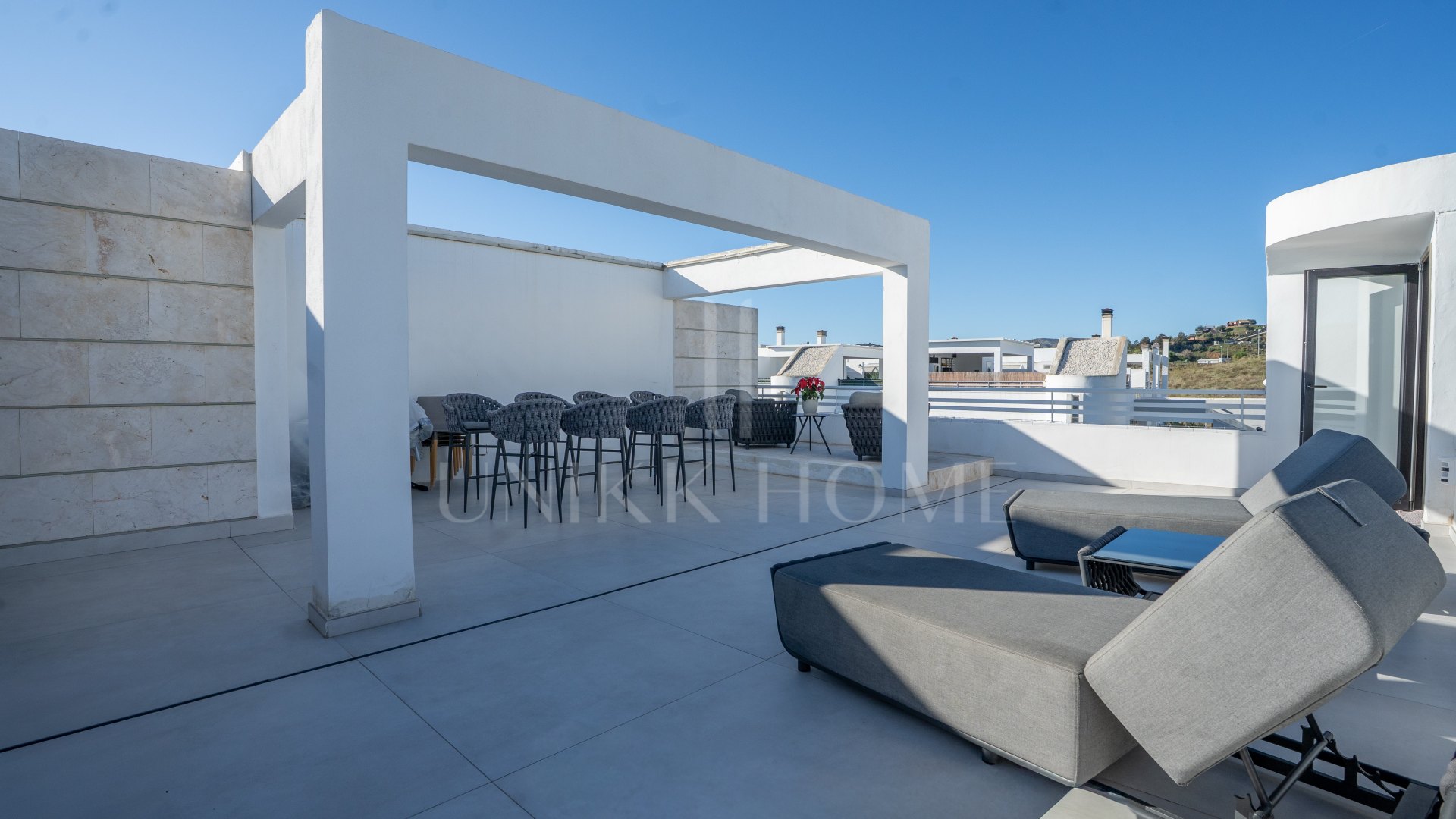 Exquisite Luxury Apartment with Expansive Terrace and Smart Home Features