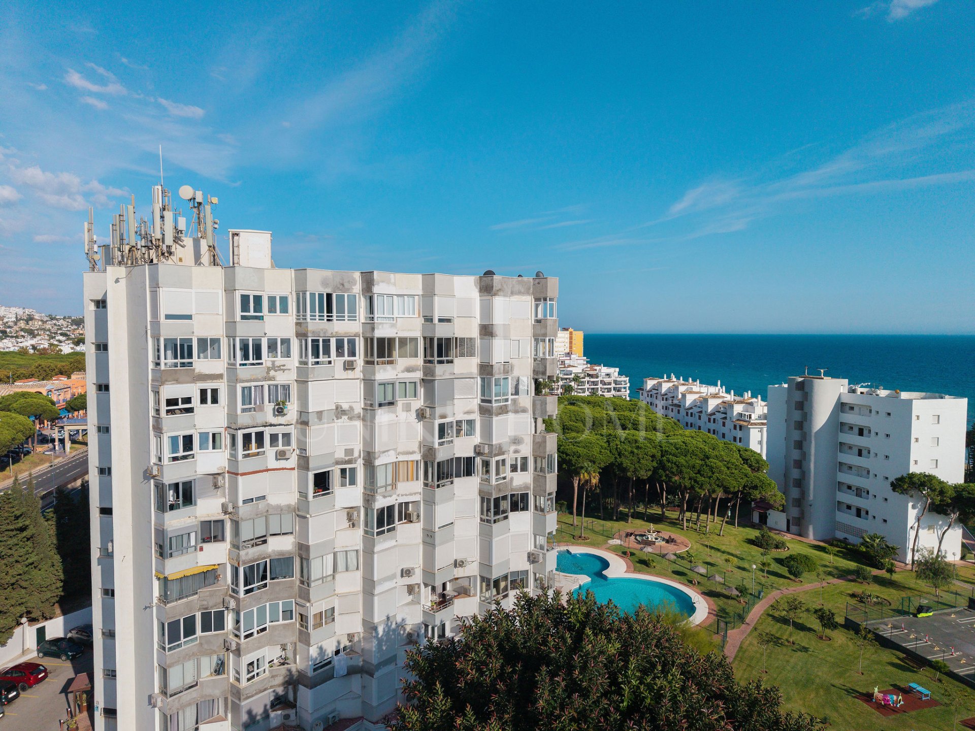 Welcome to this frontline beach studio in Calahonda!