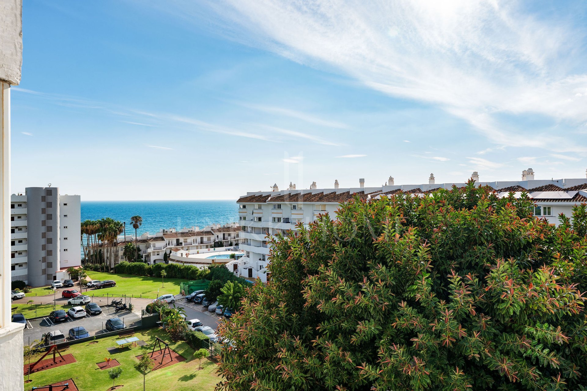 Welcome to this frontline beach studio in Calahonda!
