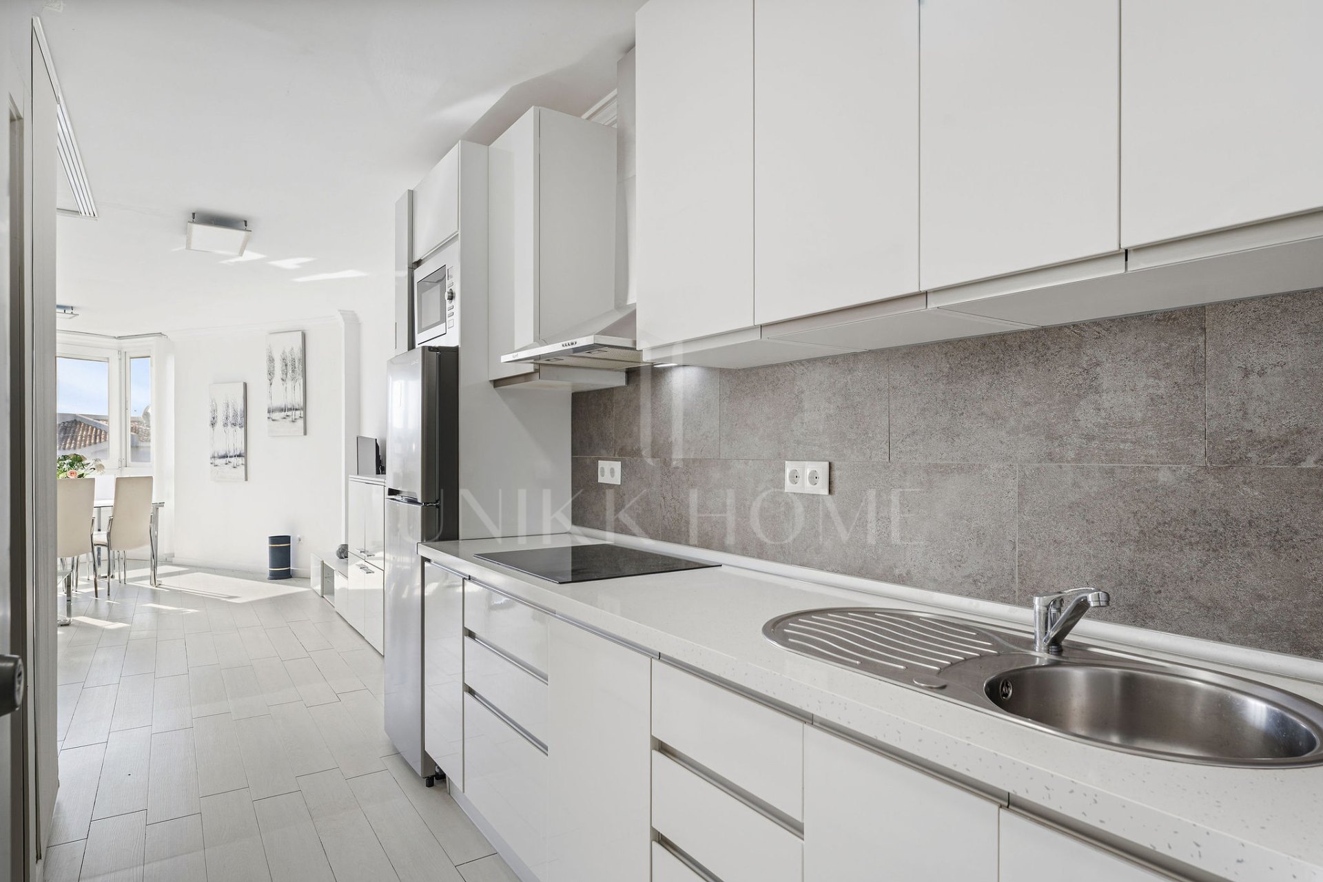 Welcome to this frontline beach studio in Calahonda!