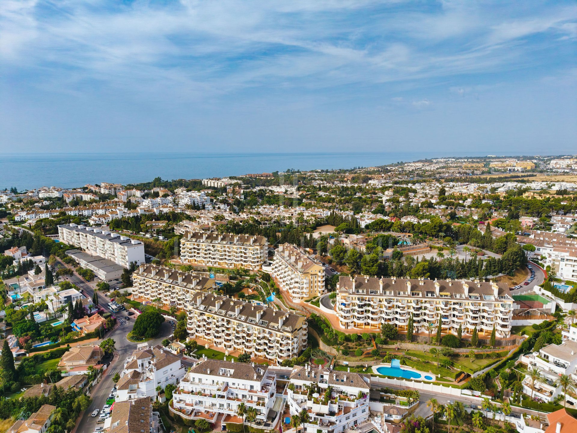 Bienvenido a este luminoso apartamento en increíble ubicación con vistas panorámicas!