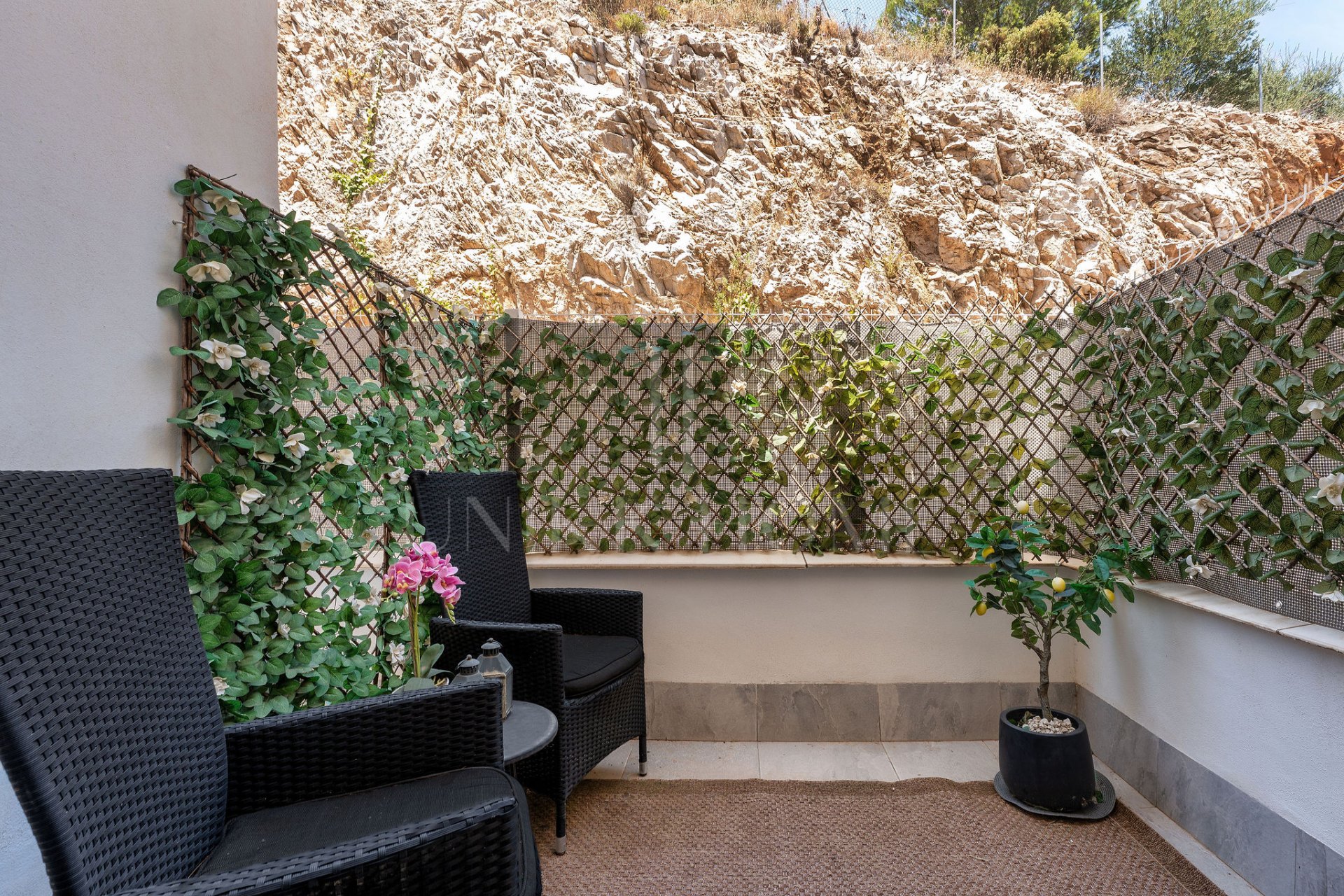 Welcome to this modern 3 bedroom apartment in the heart of Benalmádena Pueblo!