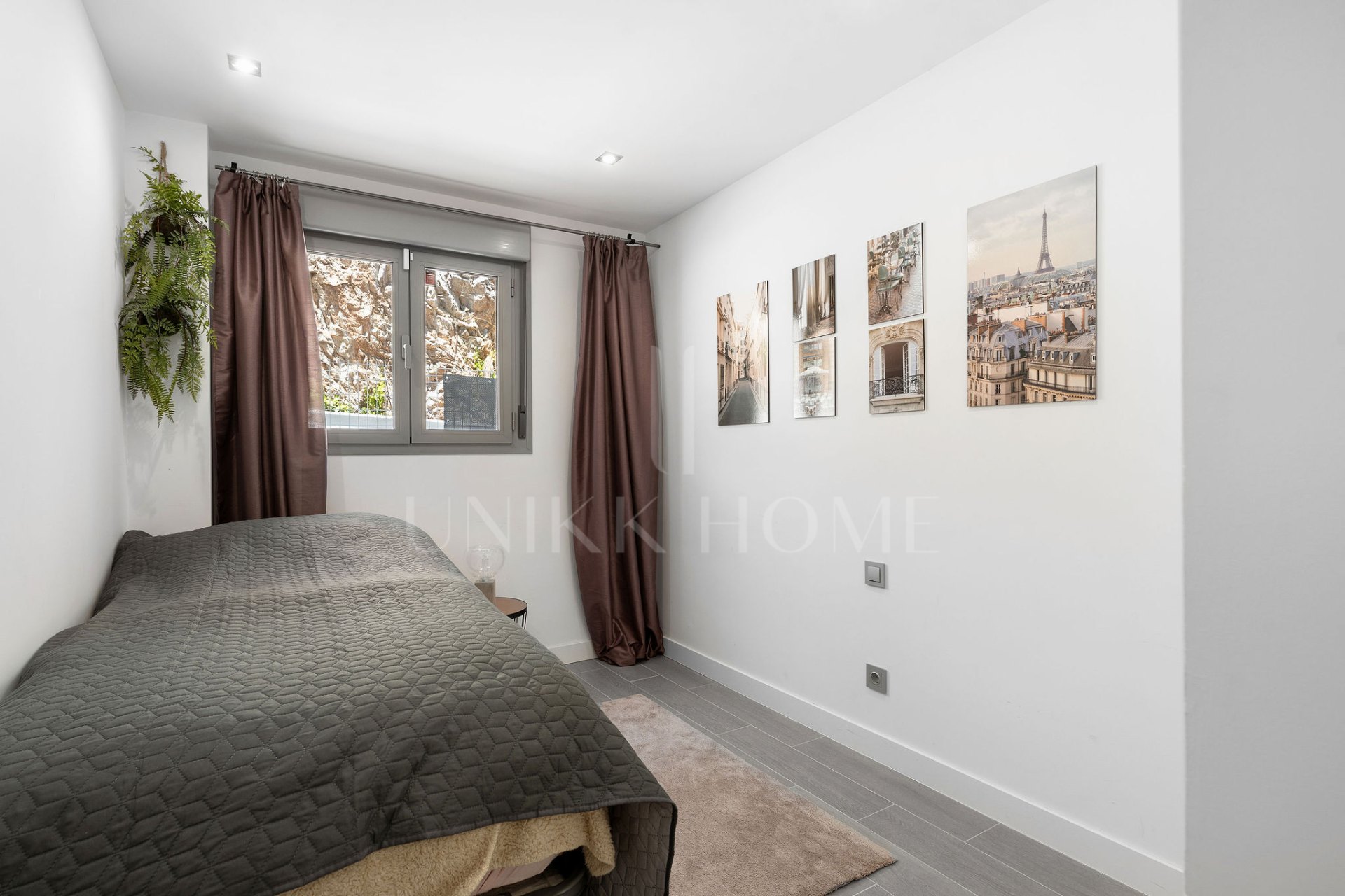 Welcome to this modern 3 bedroom apartment in the heart of Benalmádena Pueblo!