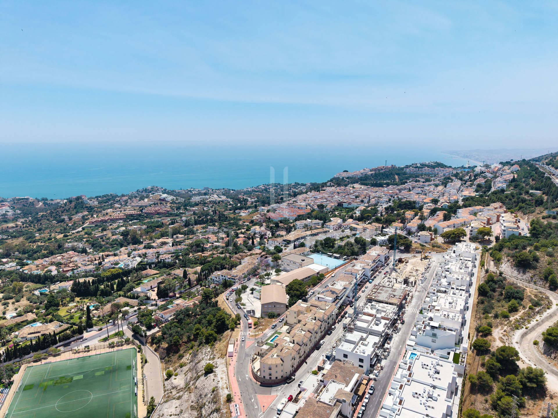 Welcome to this modern 3 bedroom apartment in the heart of Benalmádena Pueblo!