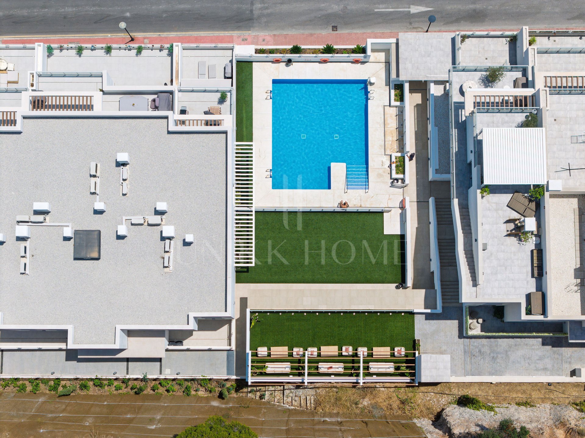 Welcome to this modern 3 bedroom apartment in the heart of Benalmádena Pueblo!