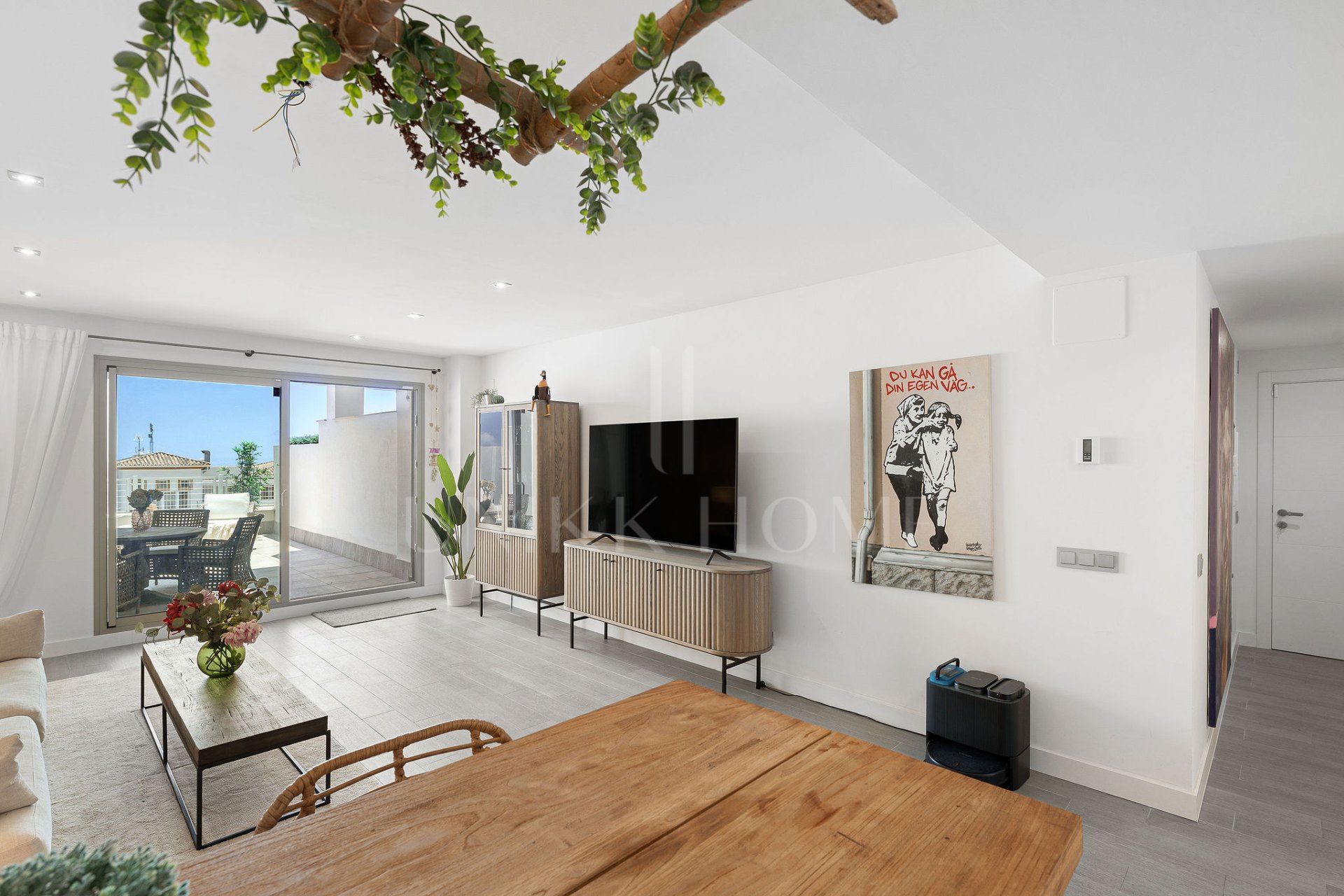 Welcome to this modern 3 bedroom apartment in the heart of Benalmádena Pueblo!