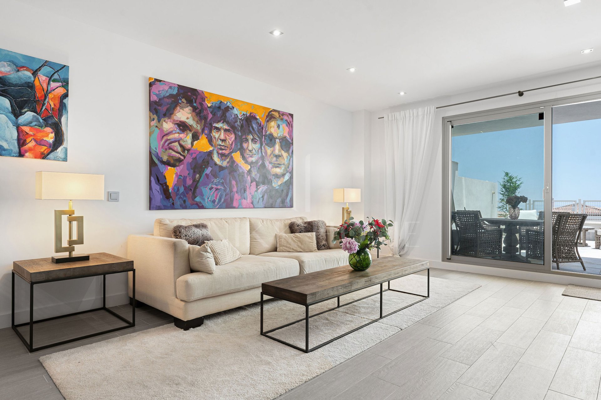 Welcome to this modern 3 bedroom apartment in the heart of Benalmádena Pueblo!