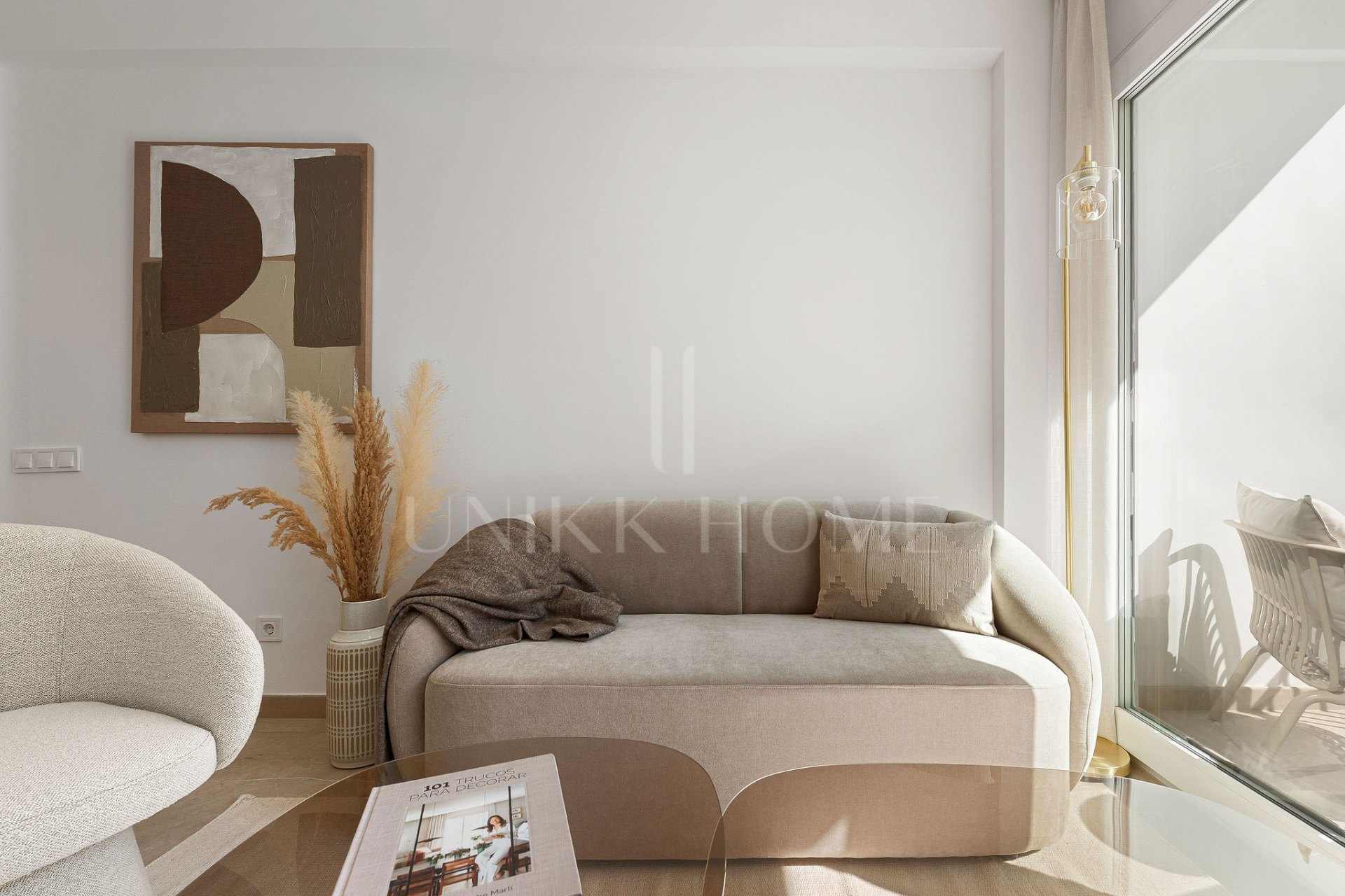 Welcome to this totally renovated 2 bedroom apartment in Málaga Centre!