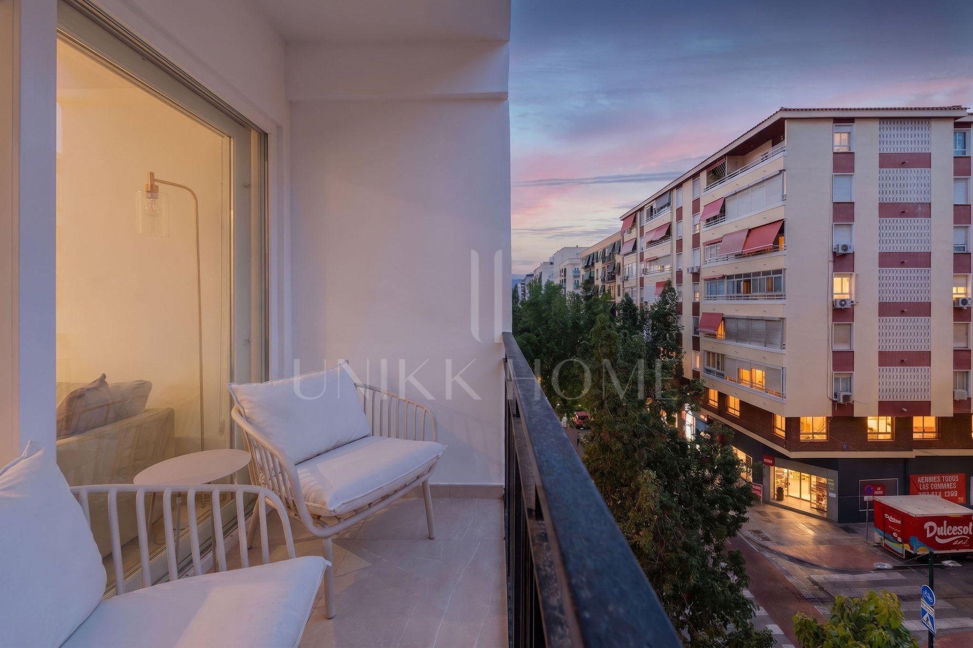 Welcome to this totally renovated 2 bedroom apartment in Málaga Centre!