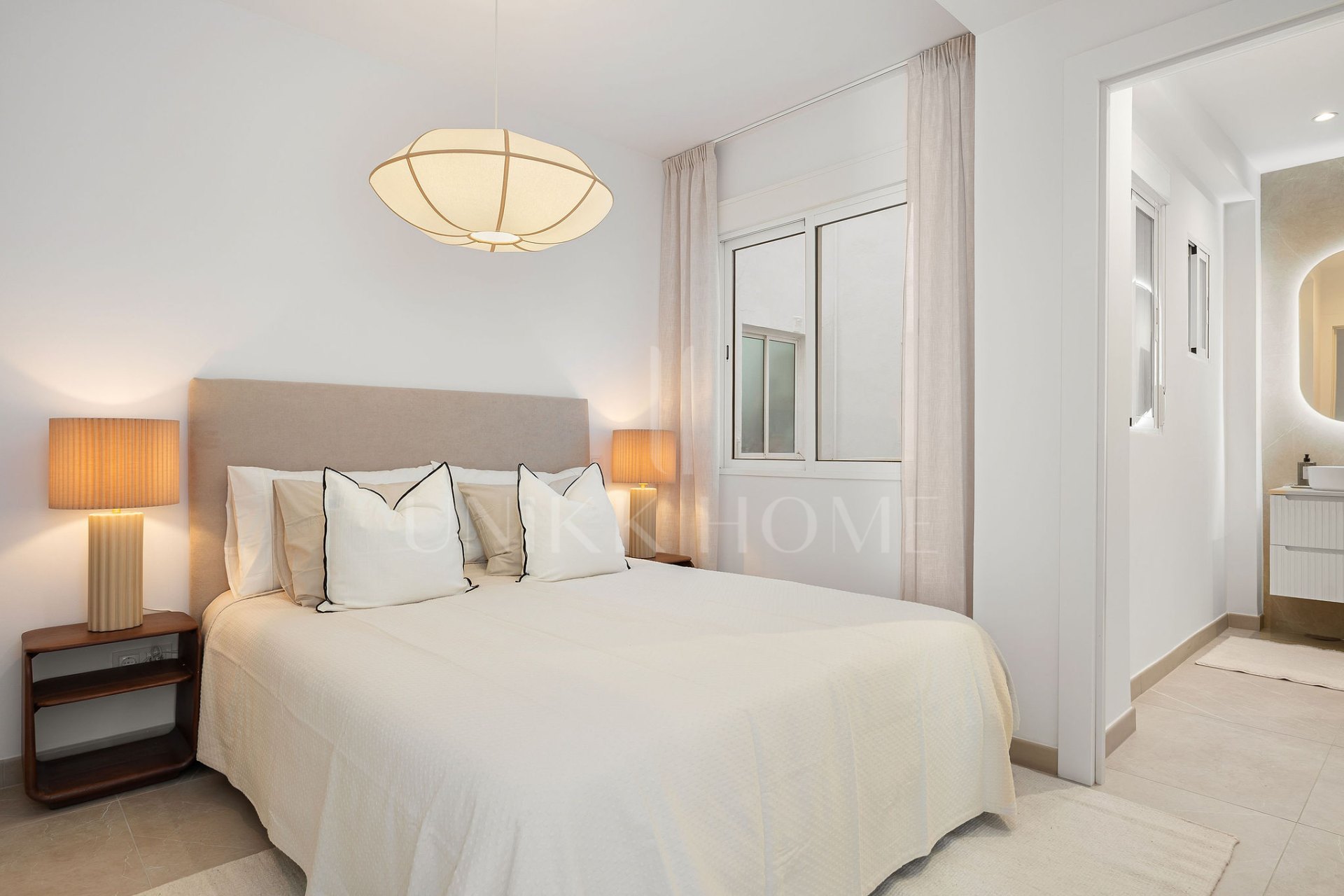Welcome to this totally renovated 2 bedroom apartment in Málaga Centre!