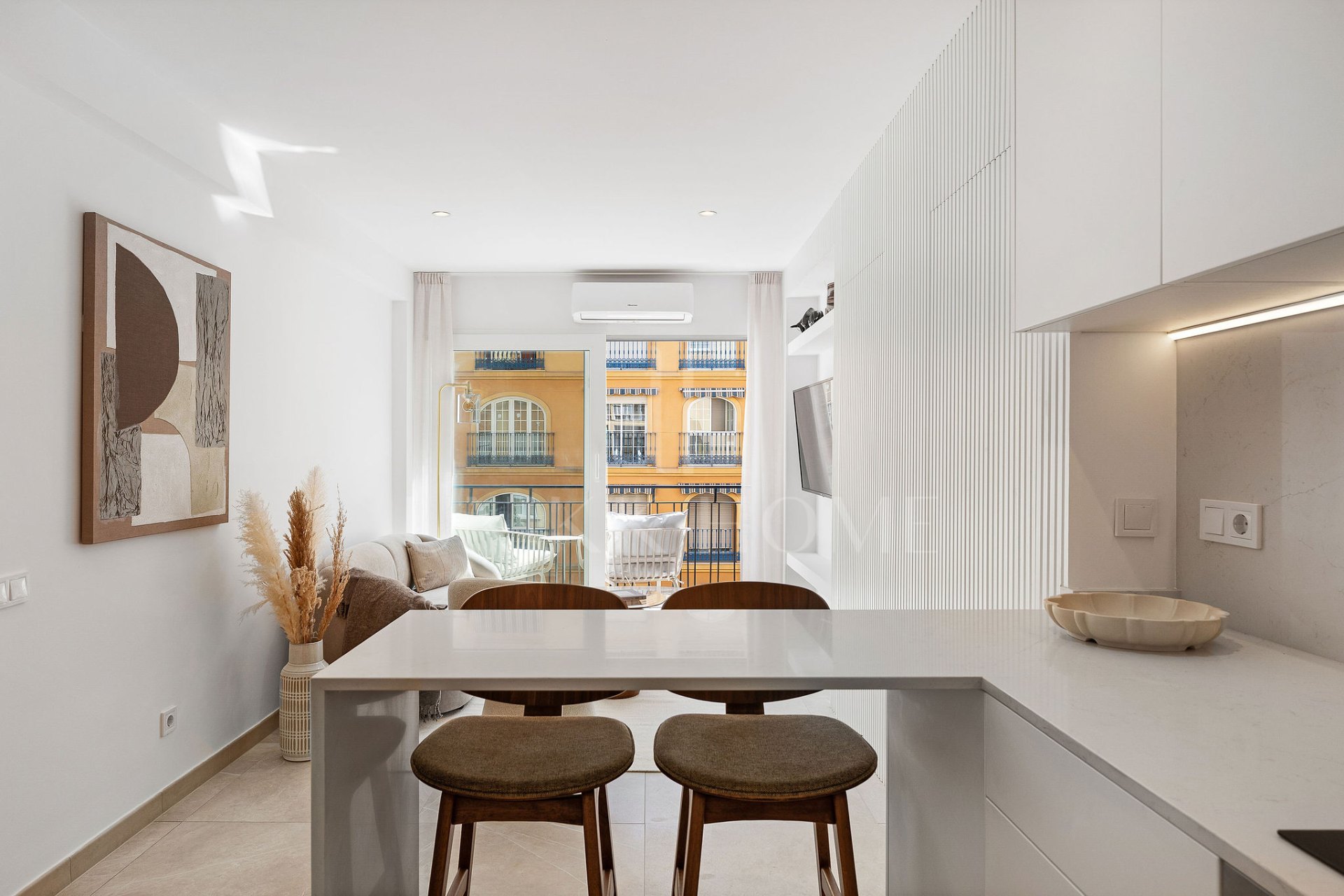 Welcome to this totally renovated 2 bedroom apartment in Málaga Centre!