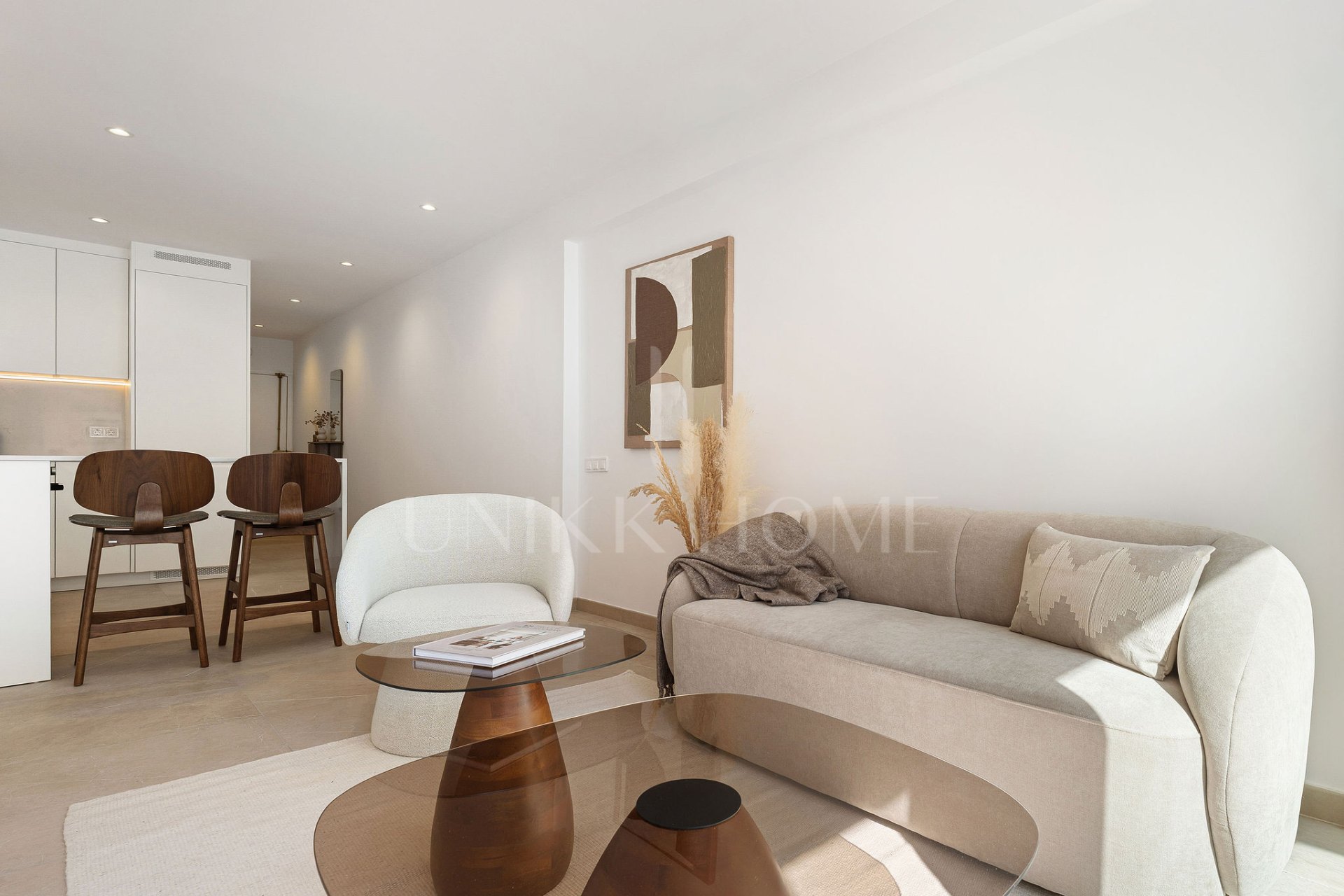 Welcome to this totally renovated 2 bedroom apartment in Málaga Centre!