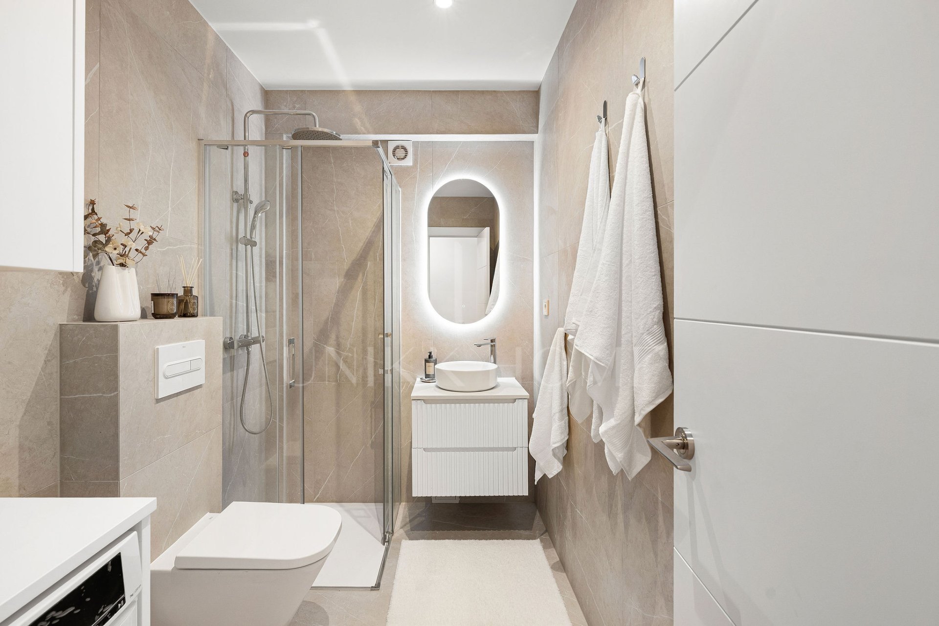 Welcome to this totally renovated 2 bedroom apartment in Málaga Centre!