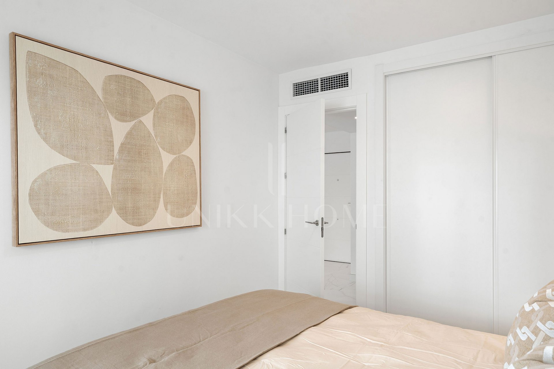 Welcome to this elegant apartment in a front line beach complex in Marbella Centro!