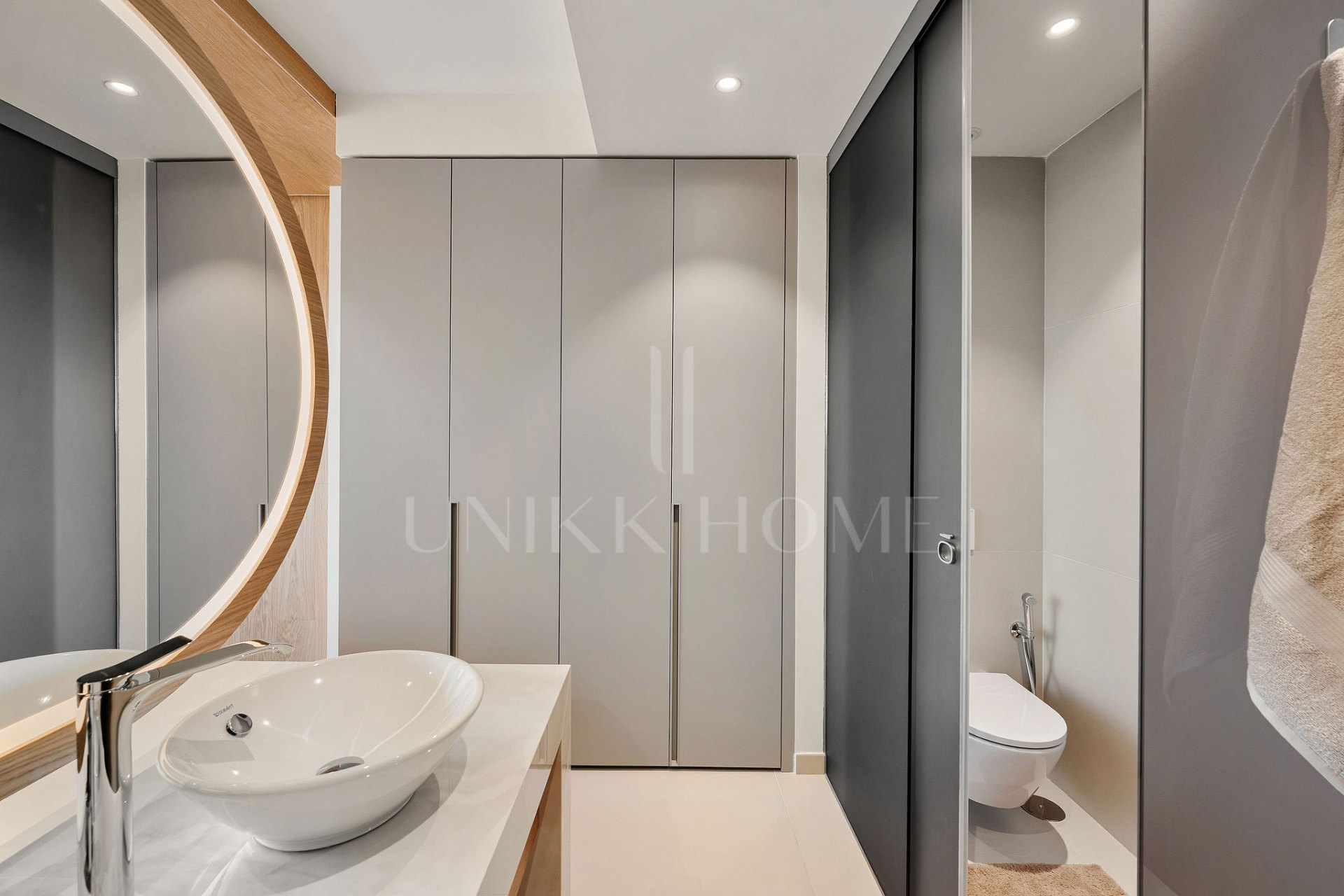 Experiencia refinada vida costera en este nuevo apartamento de lujo ubicado dentro del prestigioso Higuerón Resort.