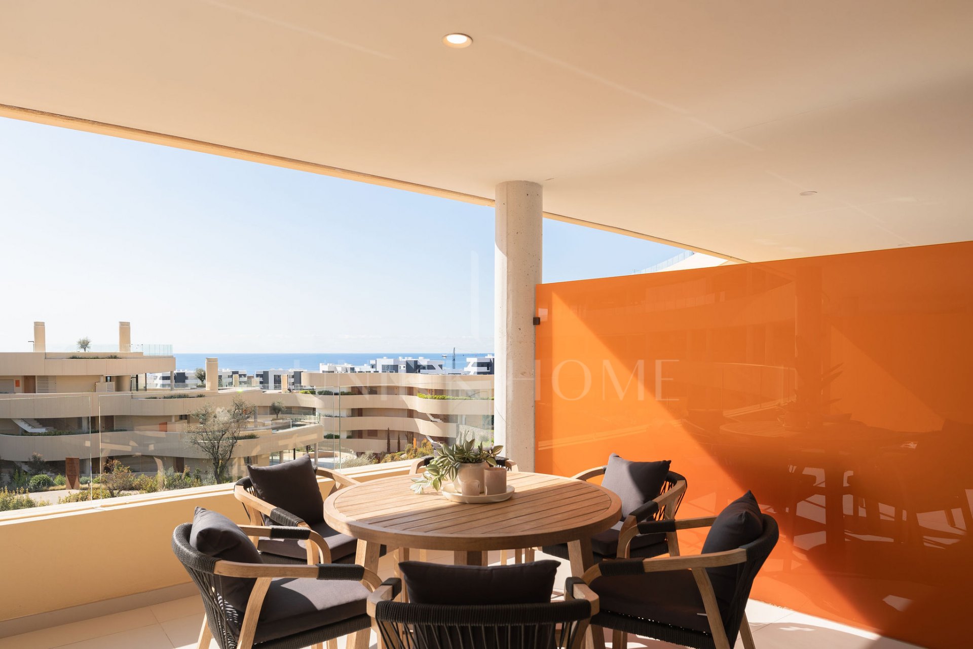 Experiencia refinada vida costera en este nuevo apartamento de lujo ubicado dentro del prestigioso Higuerón Resort.