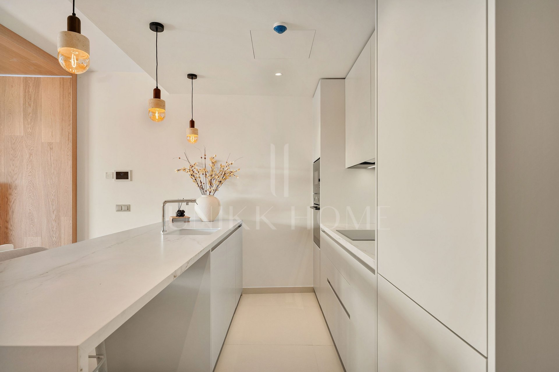 Experiencia refinada vida costera en este nuevo apartamento de lujo ubicado dentro del prestigioso Higuerón Resort.