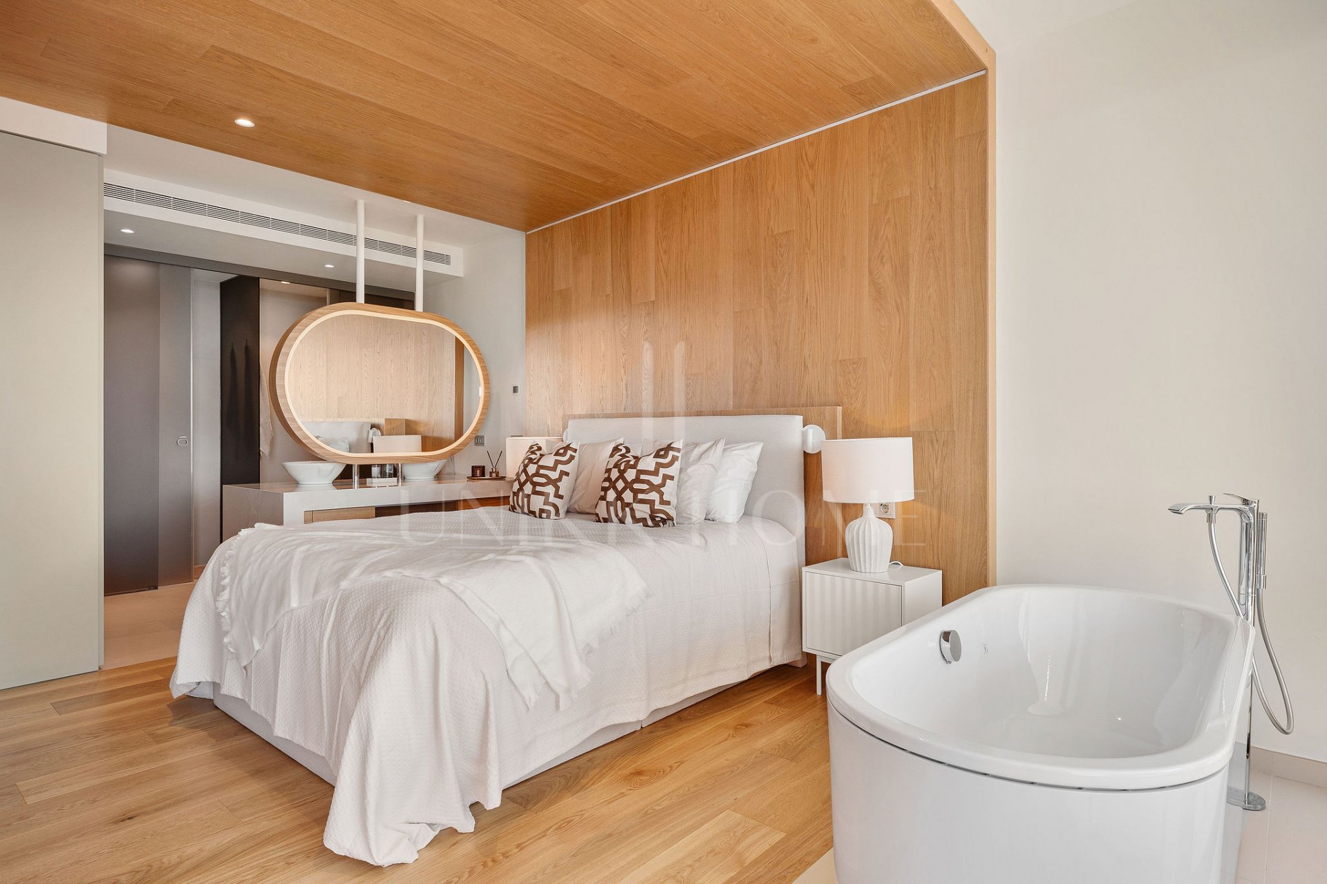 Experiencia refinada vida costera en este nuevo apartamento de lujo ubicado dentro del prestigioso Higuerón Resort.