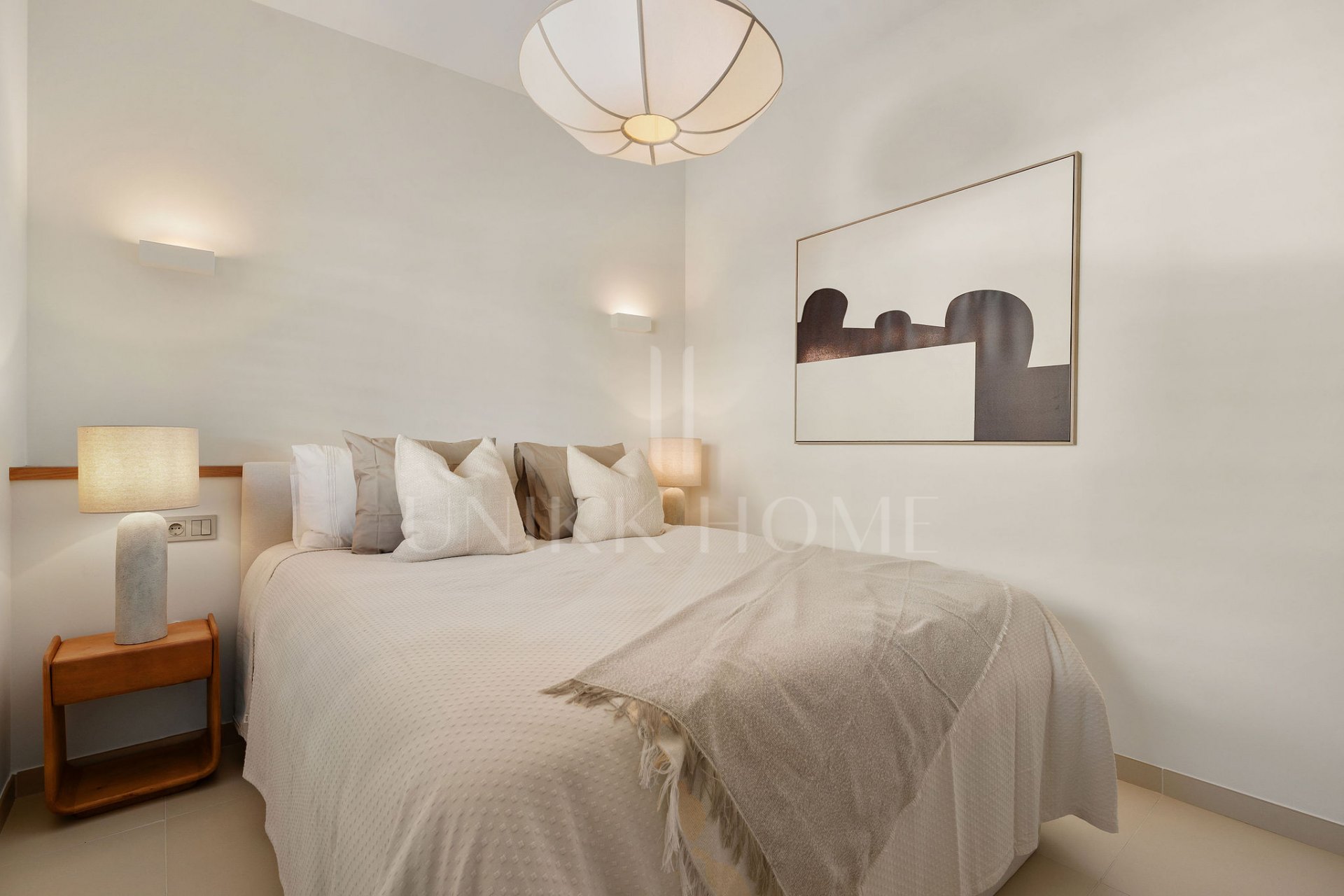 Experiencia refinada vida costera en este nuevo apartamento de lujo ubicado dentro del prestigioso Higuerón Resort.