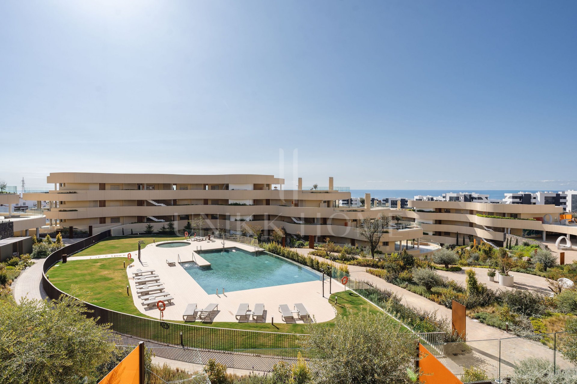 Experiencia refinada vida costera en este nuevo apartamento de lujo ubicado dentro del prestigioso Higuerón Resort.