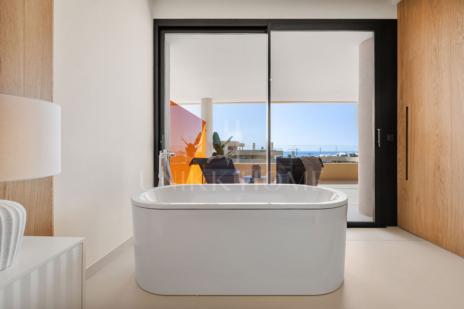 Experiencia refinada vida costera en este nuevo apartamento de lujo ubicado dentro del prestigioso Higuerón Resort.