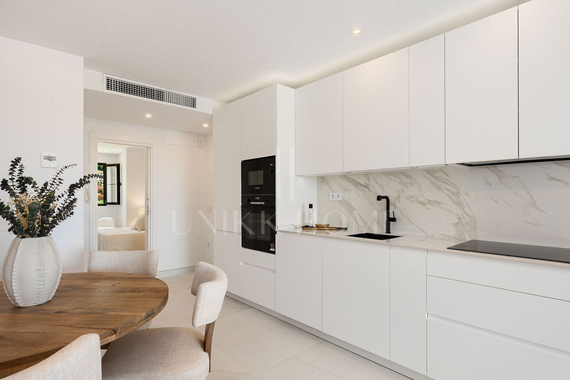Welcome to this beautifully renovated penthouse offering bright, contemporary living in a tranquil Andalusian urbanization!