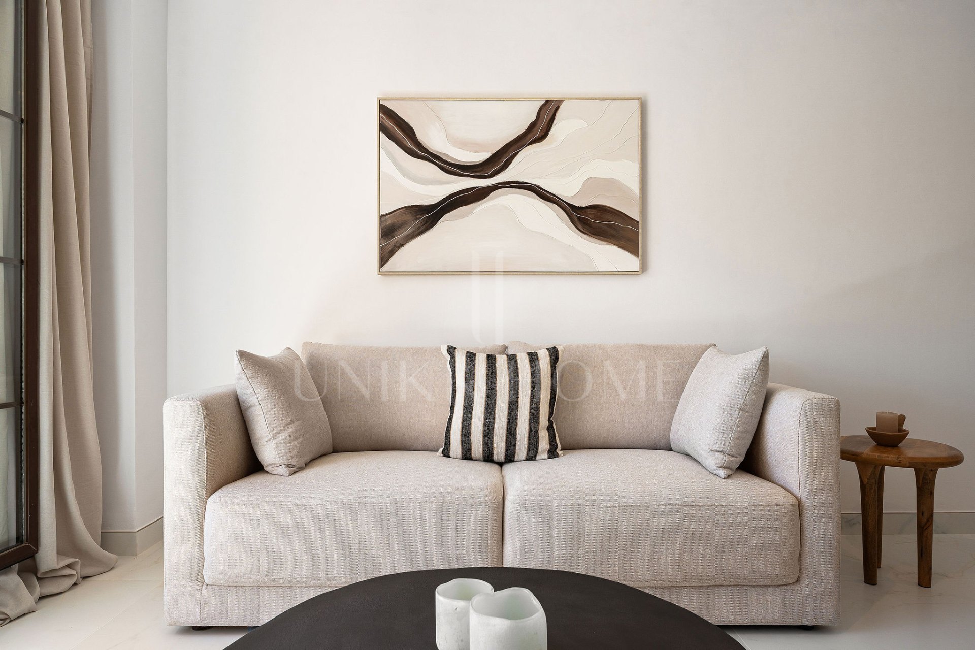 Welcome to this beautifully renovated penthouse offering bright, contemporary living in a tranquil Andalusian urbanization!