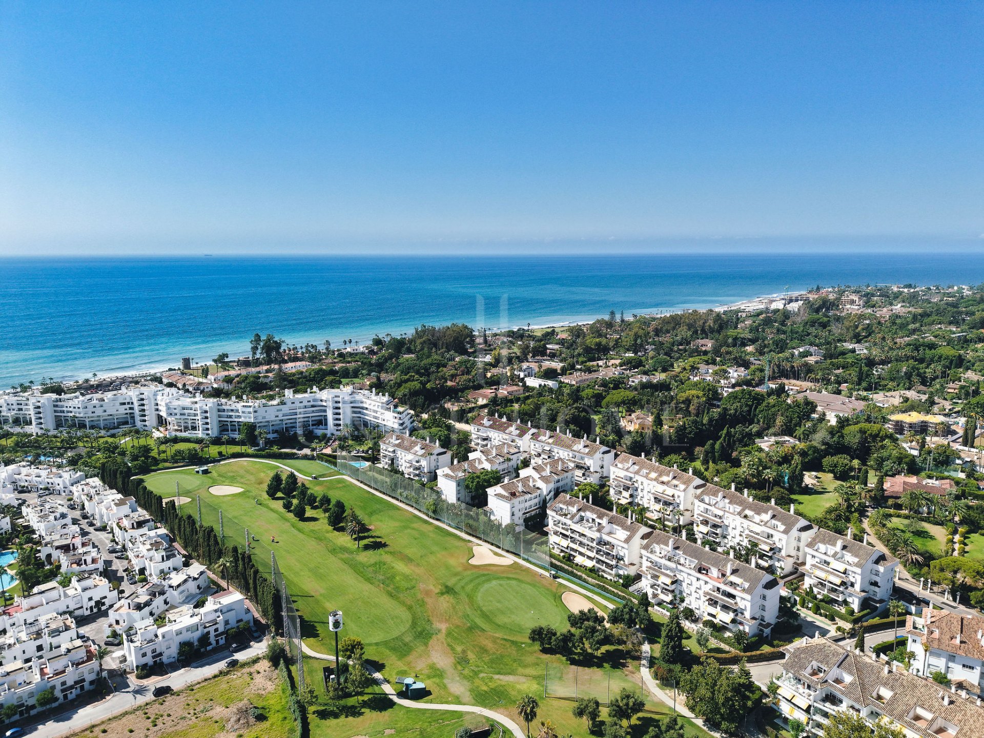 Welcome to this beautifully renovated ground floor apartment in Guadalmina Baja – Steps from the Beach and Golf!