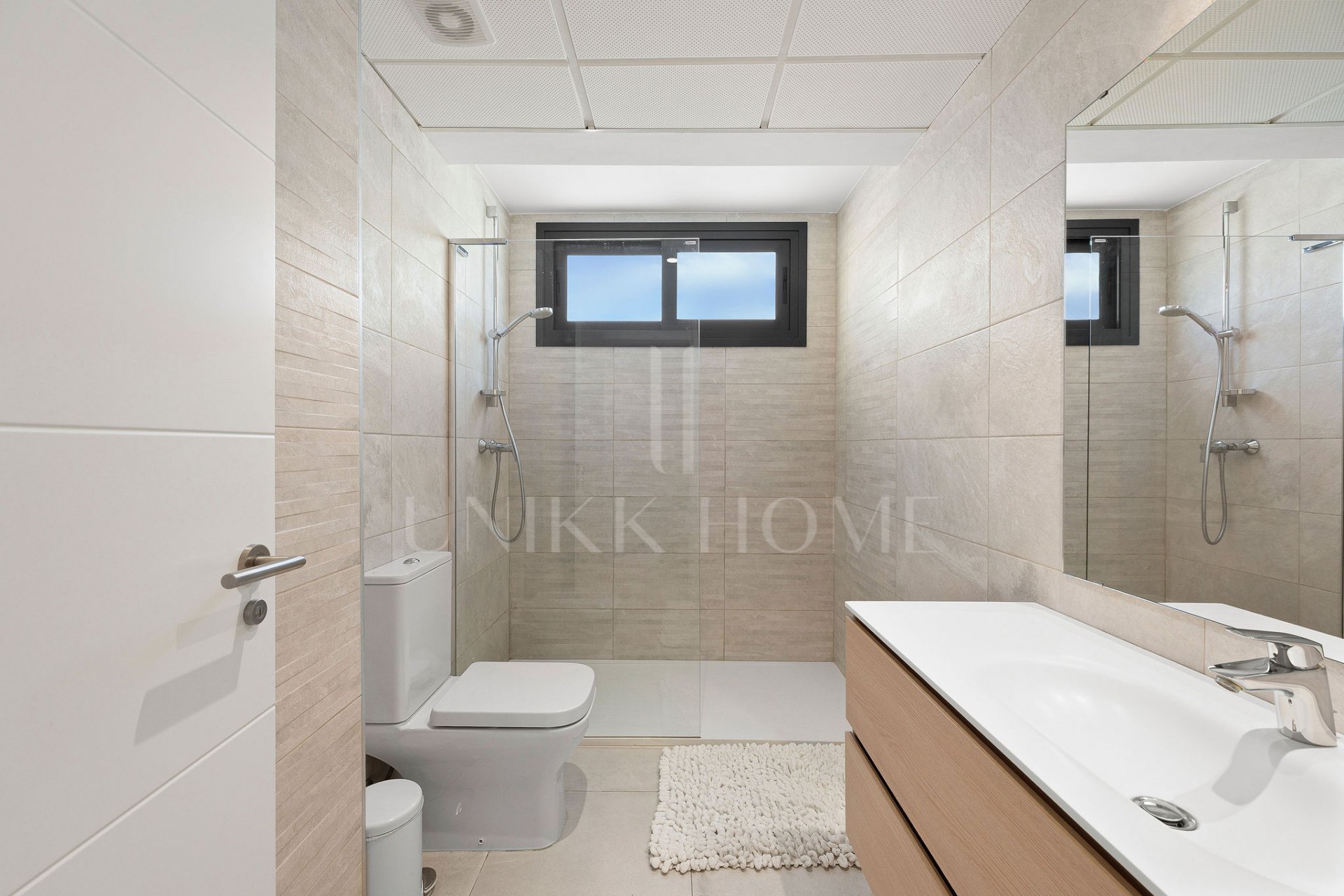 Welcome to this stylish 2 bedroom ground floor corner apartment!