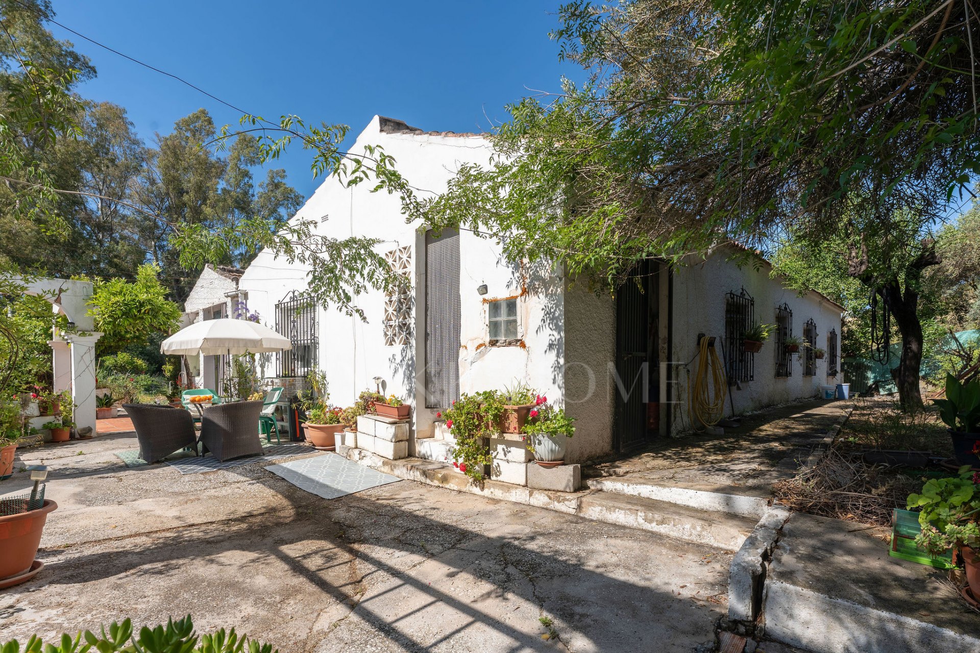 Encantadora finca con gran potencial a las afueras de Alhaurín el Grande – Entorno idílico con piscina