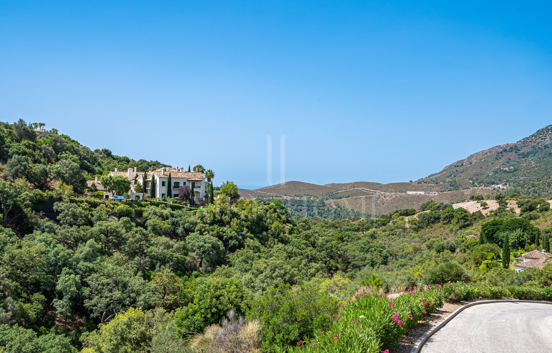 Southwest facing plot in La Zagaleta with a spectacular villa project