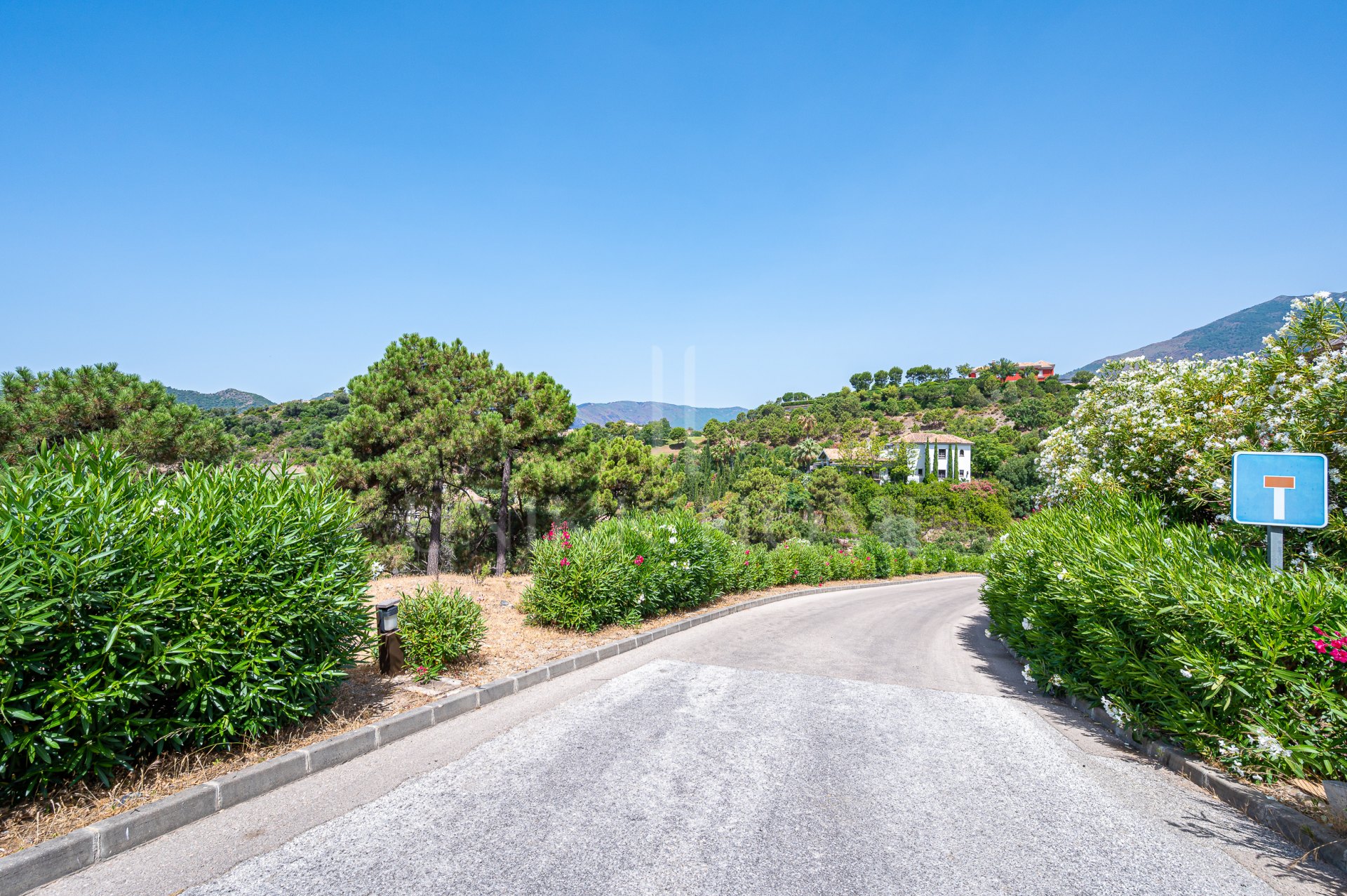 Southwest facing plot in La Zagaleta with a spectacular villa project