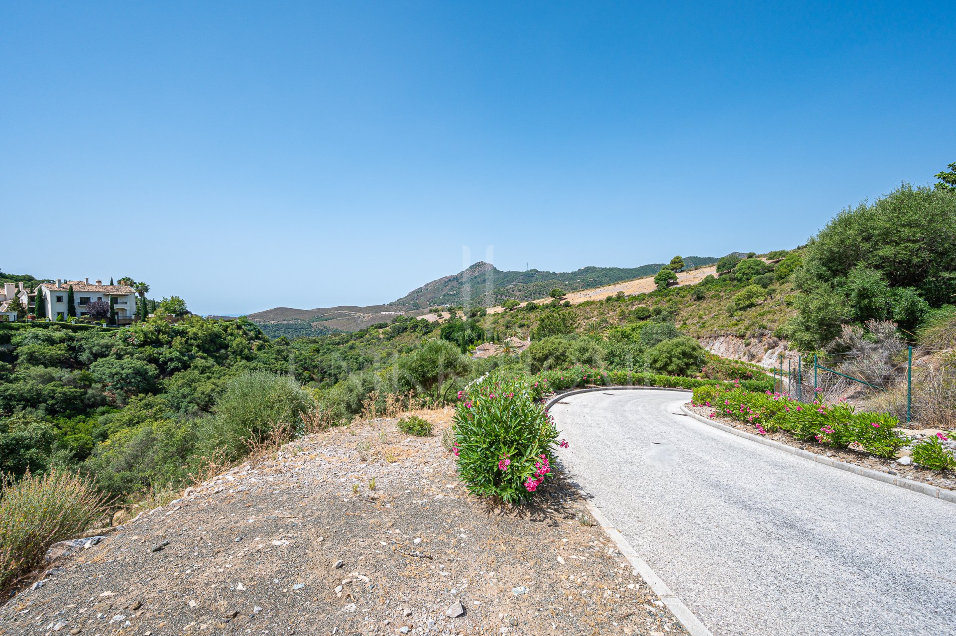 Southwest facing plot in La Zagaleta with a spectacular villa project