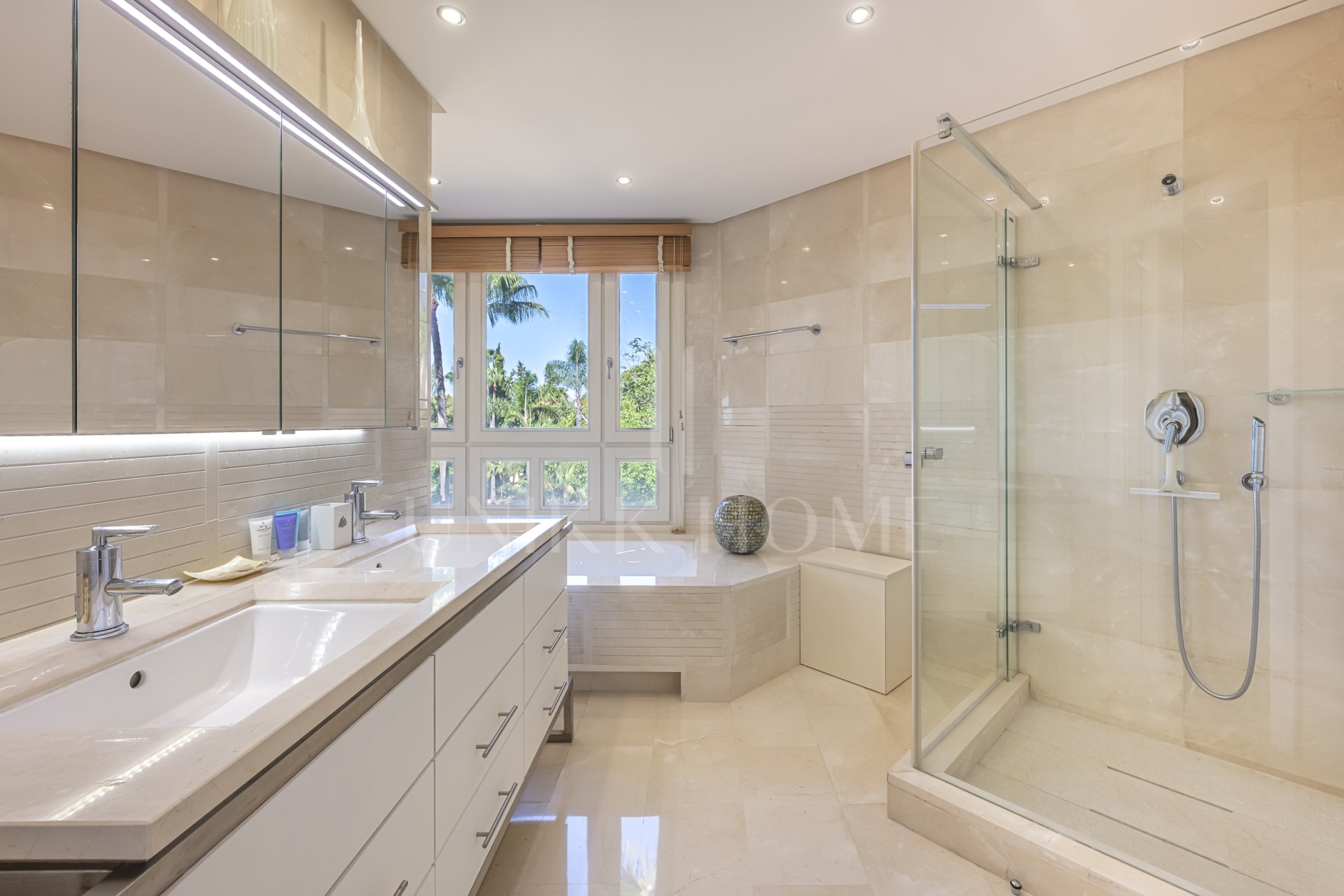 Mansion Club - Penthouse with spectacular sea views !!