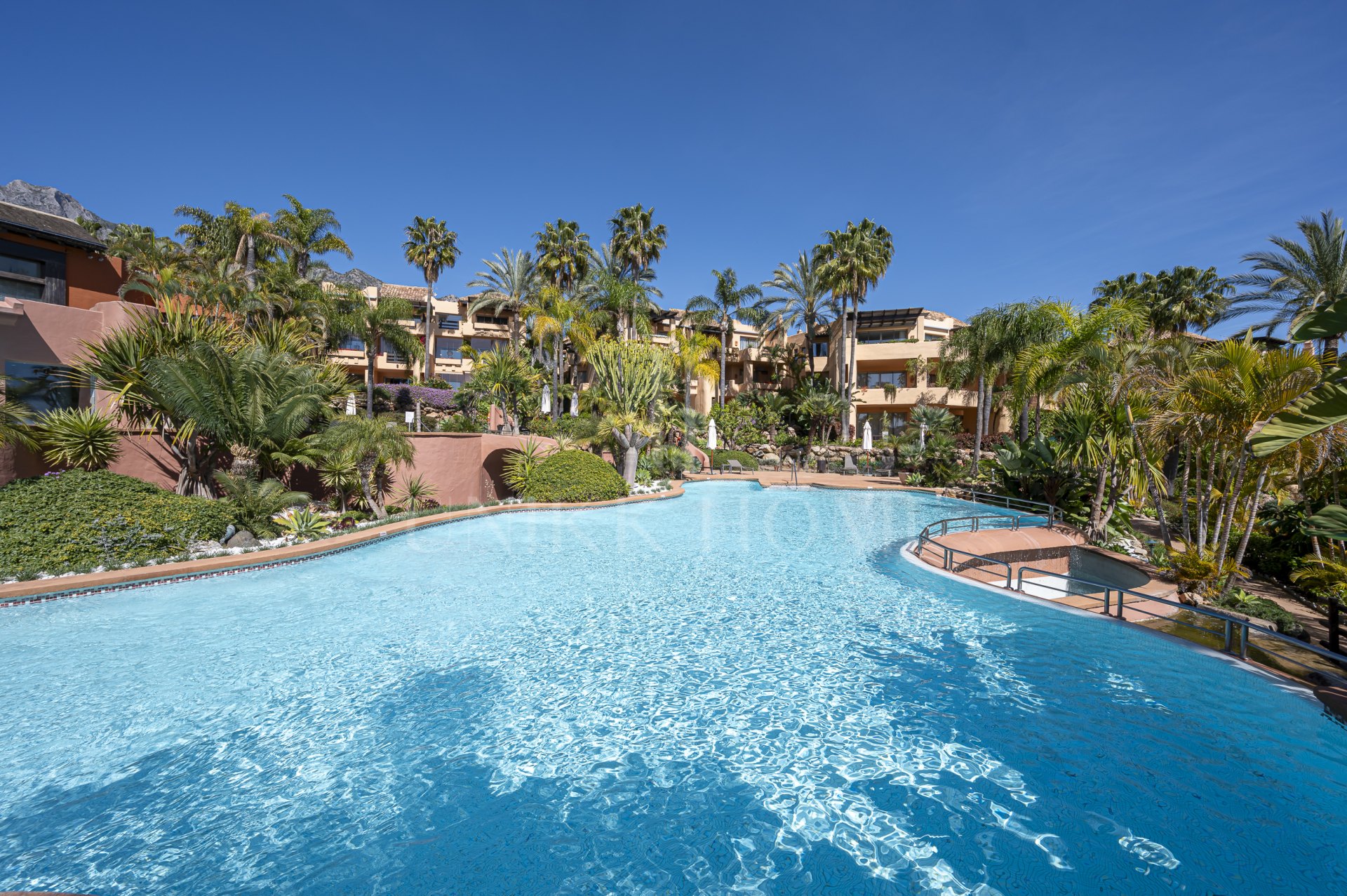 Mansion Club - Penthouse with spectacular sea views !!