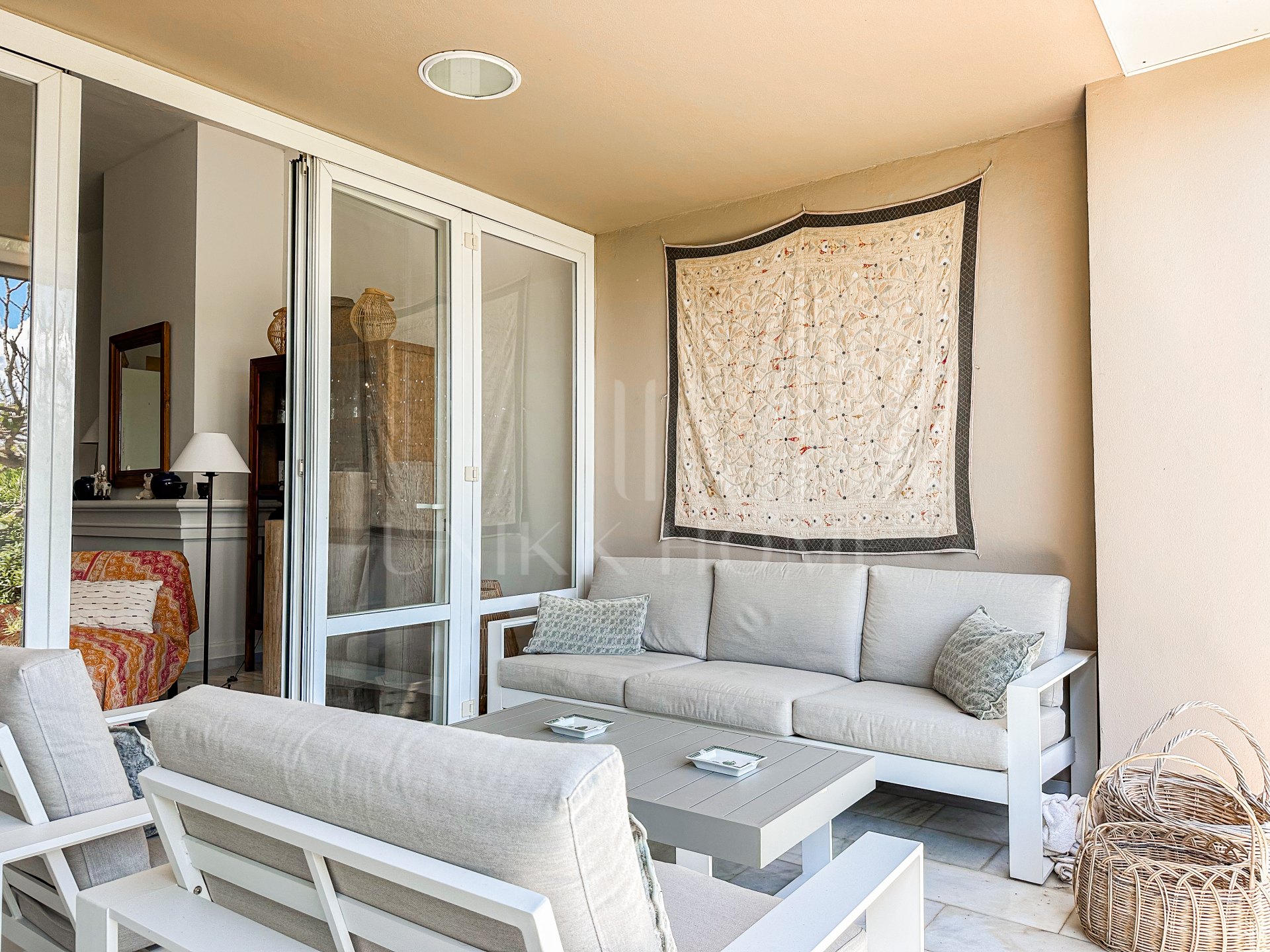 Exclusiva casa adosada en primera línea de playa en Los Lacasitos, Sotogrande