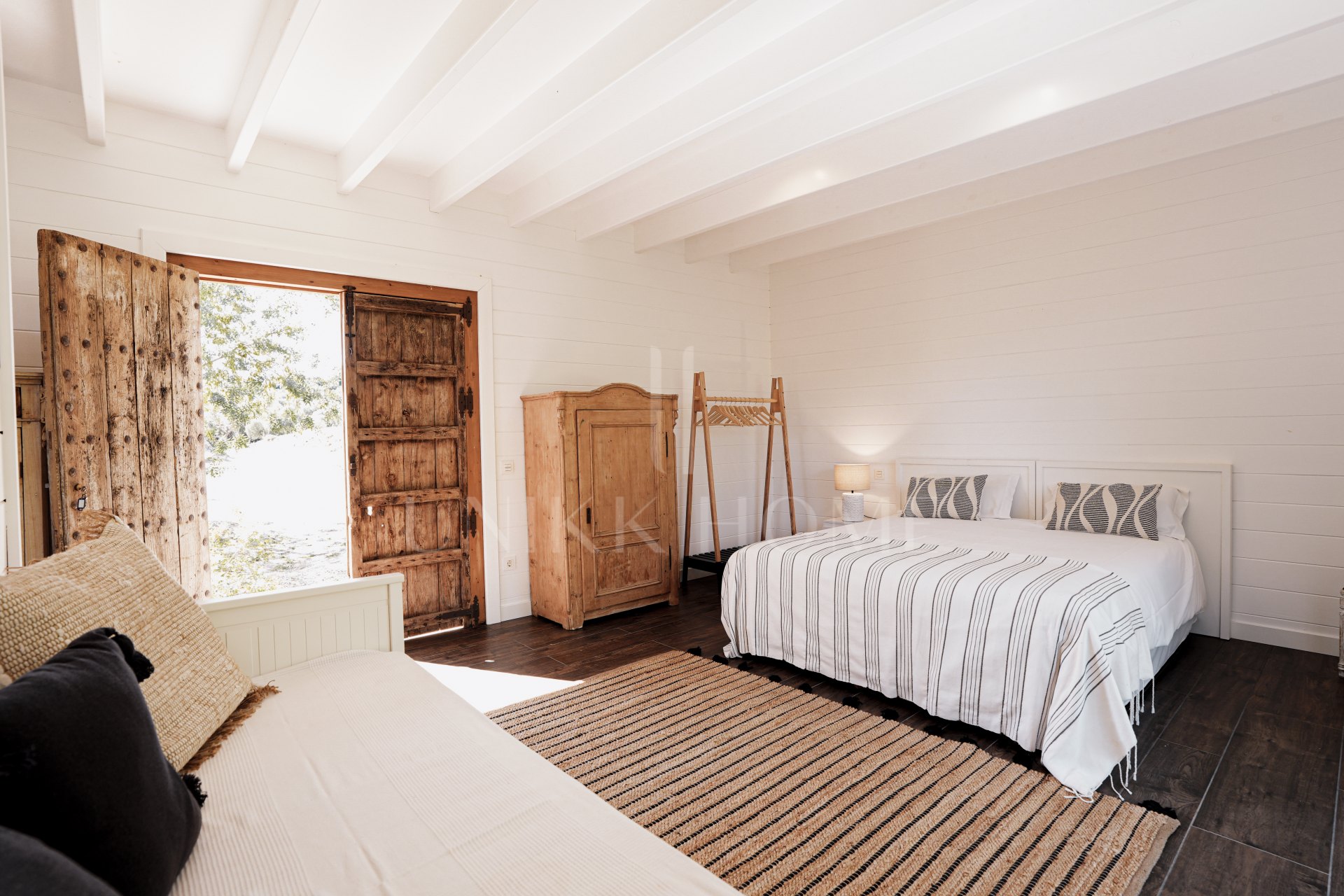 Stunning Contemporary Country Retreat with Tourist Licence and Panoramic Views Near Gaucín