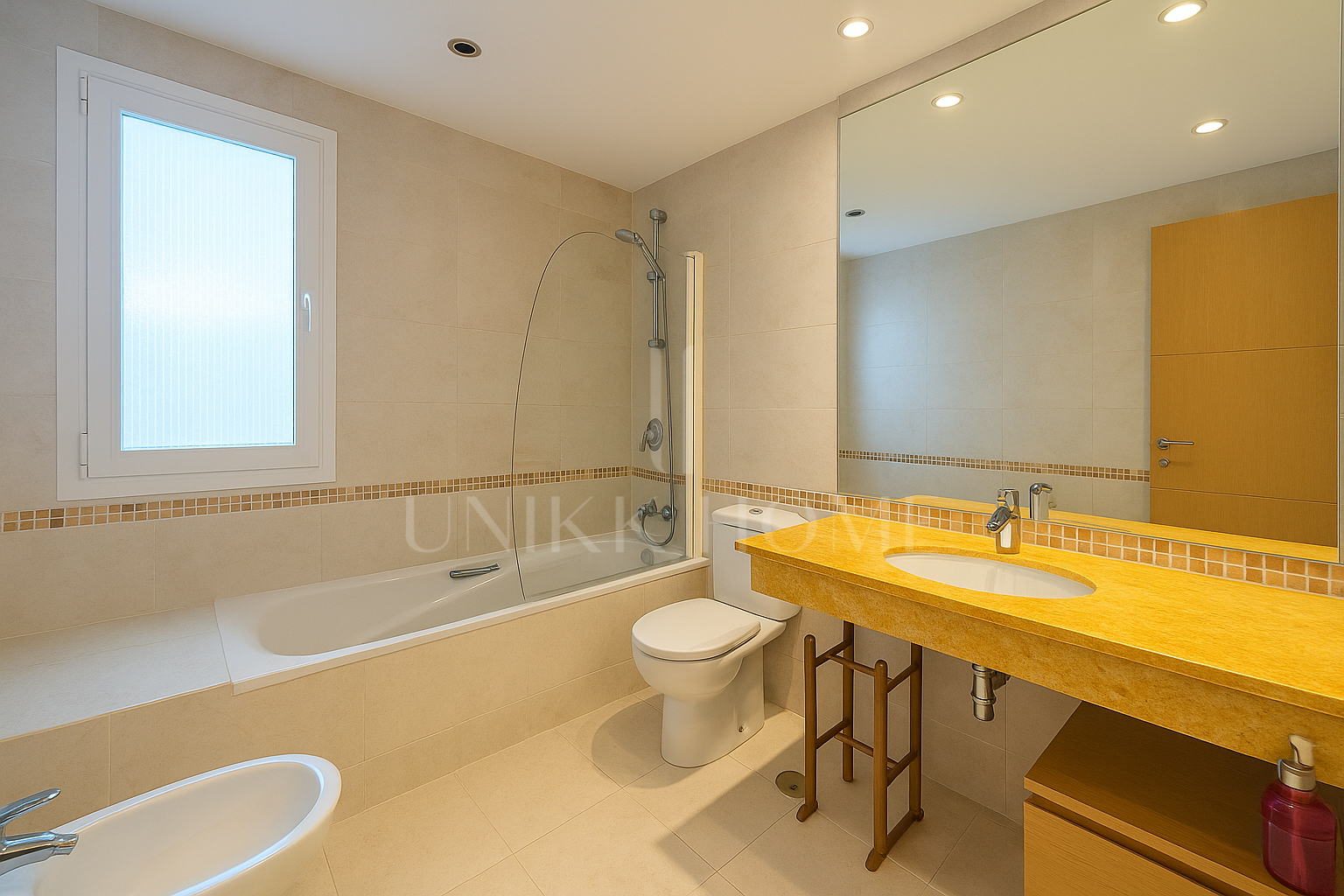 Excepcional apartamento esquinero de 3 dormitorios en Ribera del Marlín, Marina de Sotogrande