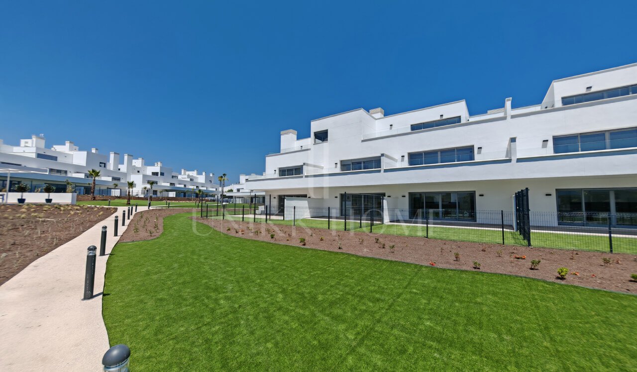 Modern 2-bedroom apartment in the sought-after Aquagardens development on the New Golden Mile