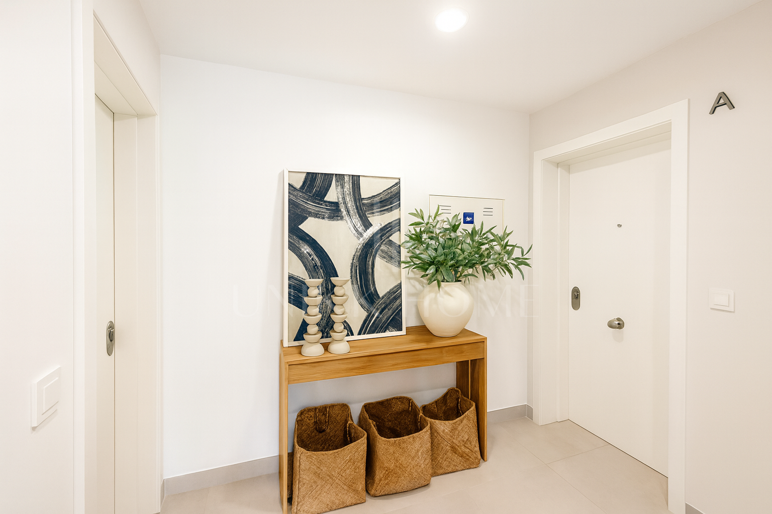 Modern 2-bedroom apartment in the sought-after Aquagardens development on the New Golden Mile