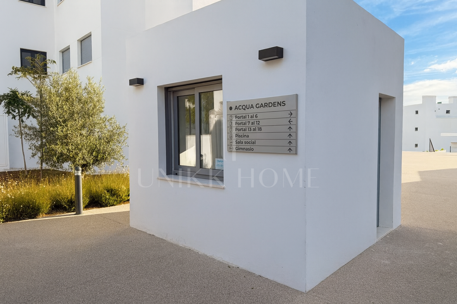 Modern 2-bedroom apartment in the sought-after Aquagardens development on the New Golden Mile