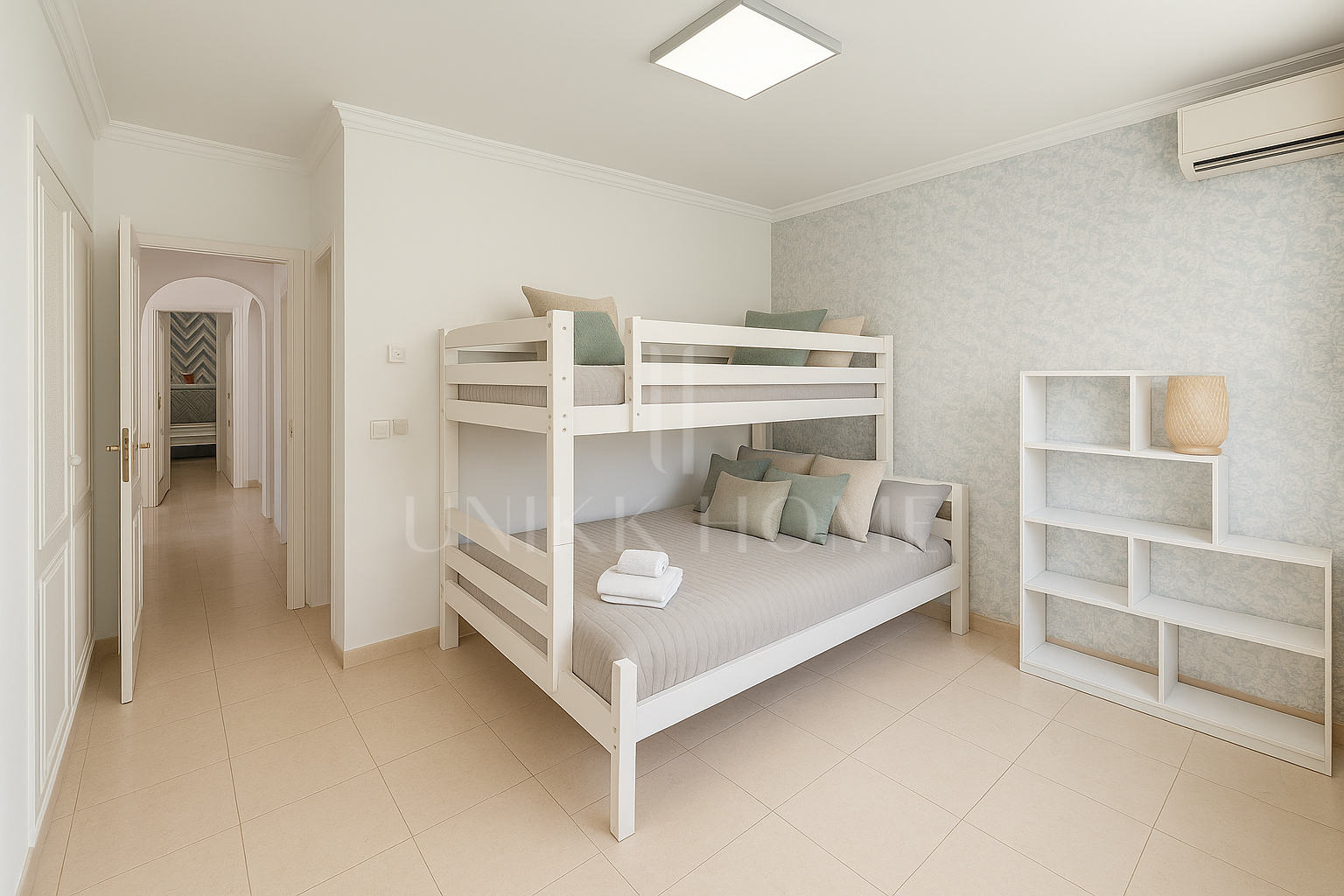 Villa Renovada en Venta en la Codiciada Zona B de Sotogrande Costa