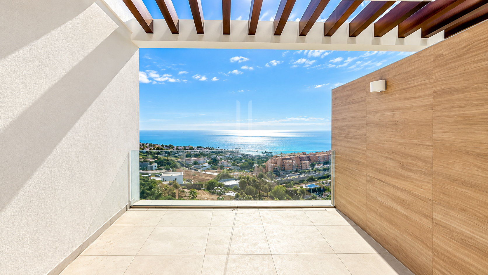 Excepcional Dúplex de 3 Dormitorios con Vistas Panorámicas al Mar y Gibraltar - Infinity Alcaidesa
