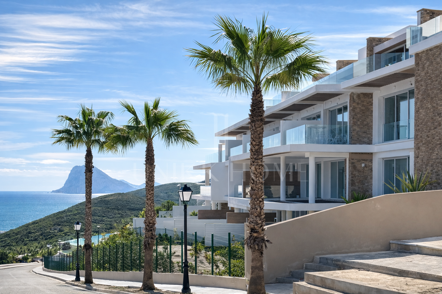 Excepcional Dúplex de 3 Dormitorios con Vistas Panorámicas al Mar y Gibraltar - Infinity Alcaidesa