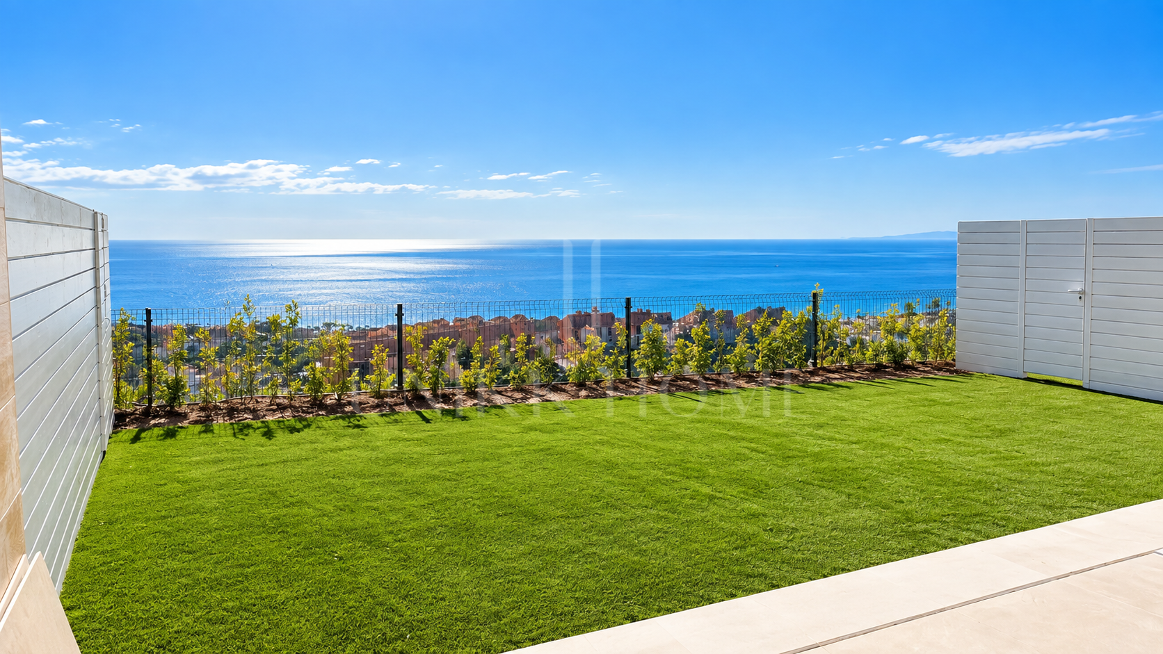 Excepcional Dúplex de 3 Dormitorios con Vistas Panorámicas al Mar y Gibraltar - Infinity Alcaidesa