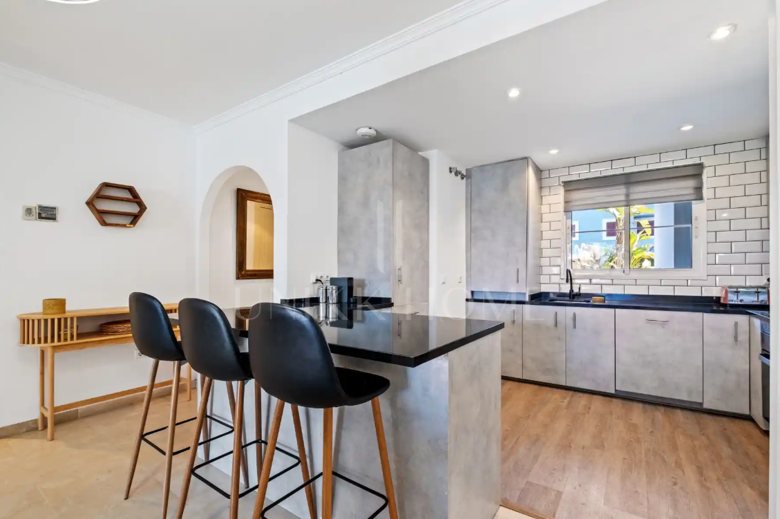 Moderno apartamento dúplex de cuatro dormitorios en Isla Carey, Marina Sotogrande